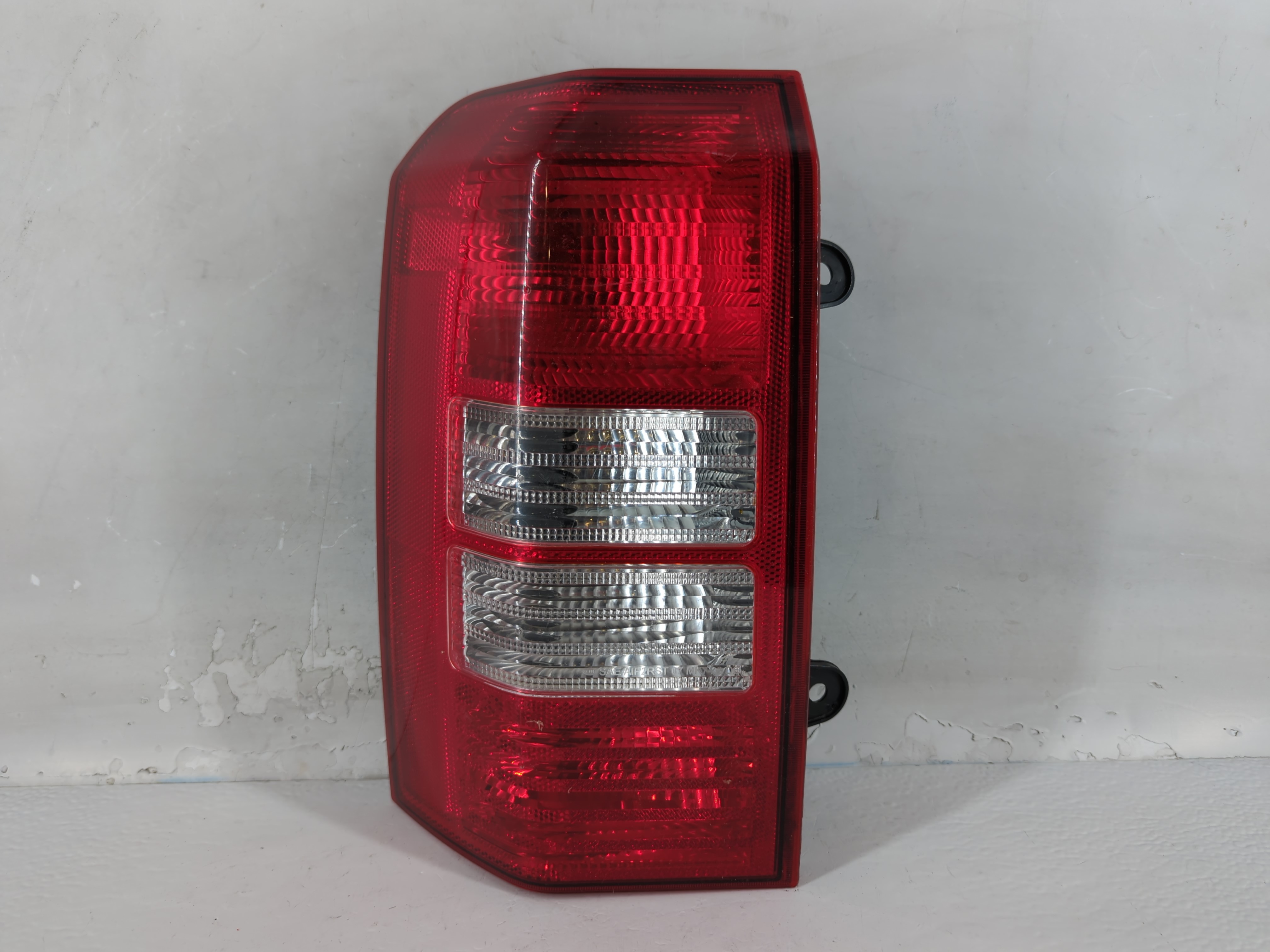 2007-2007 Jeep Patriot Driver Left Side Tail Light Taillight Oem 802166 - Oemusedautoparts1.com