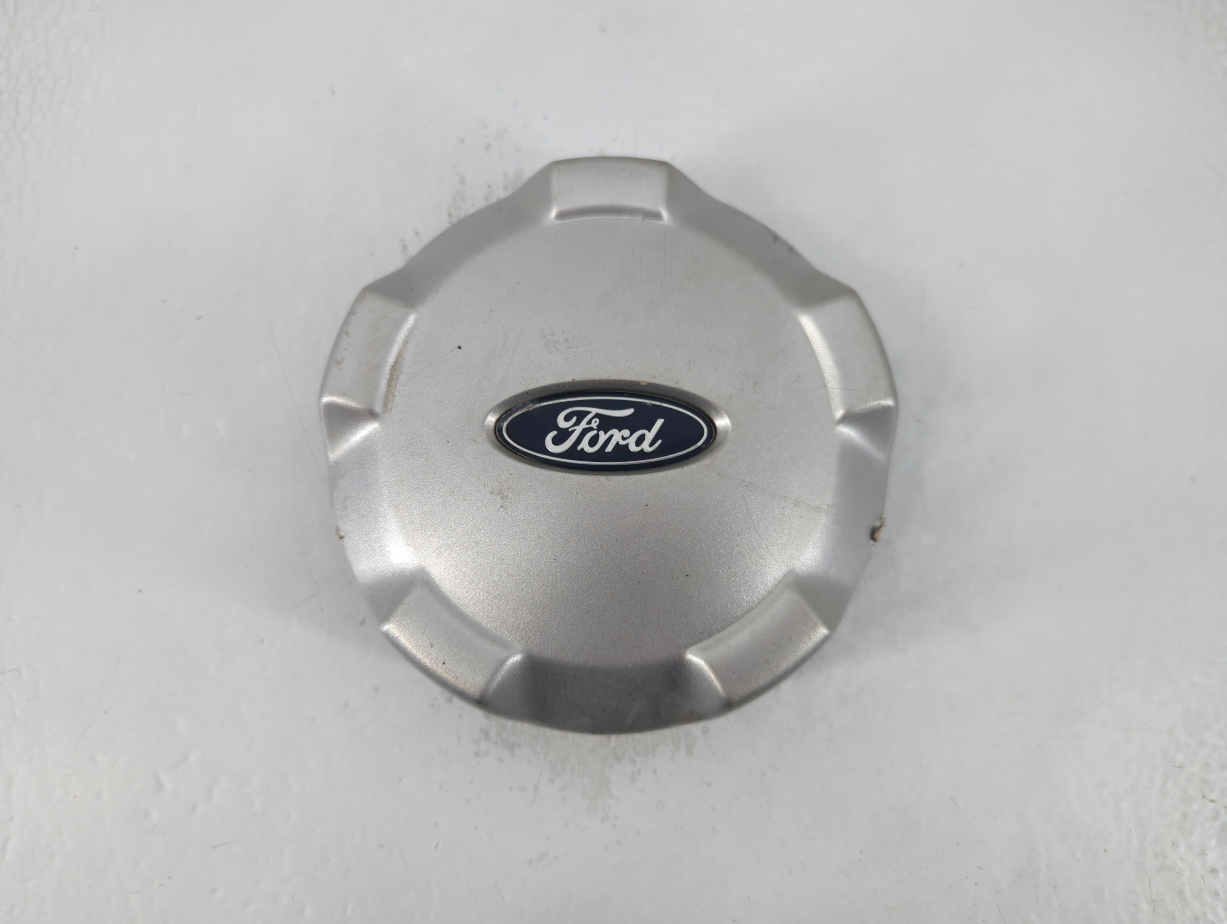 2002 Ford Escape Center Cap Oem 802182 - Oemusedautoparts1.com