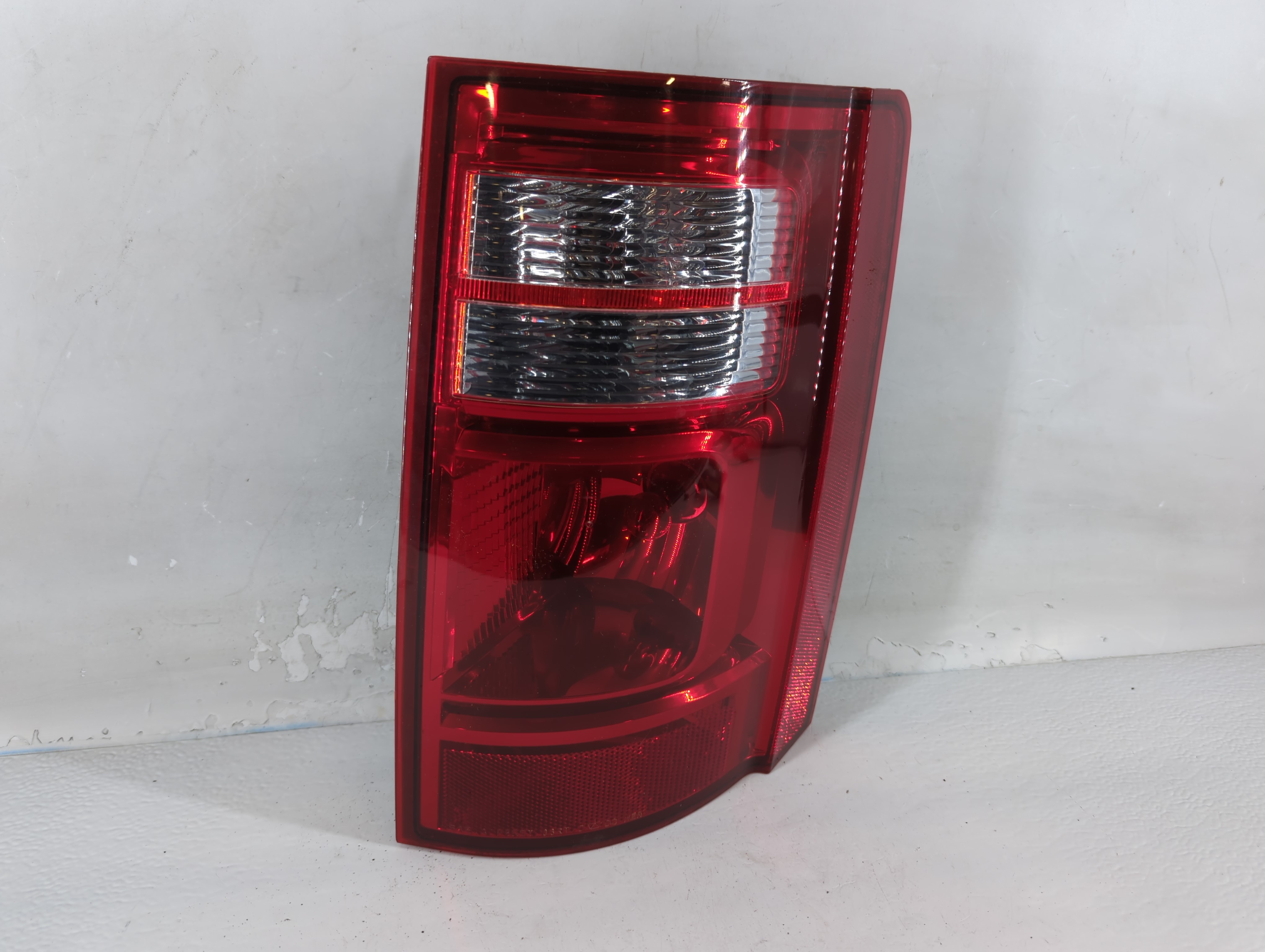 Picture of Dodge Caravan Passenger Right Side Tail Light Taillight Oem 802193
