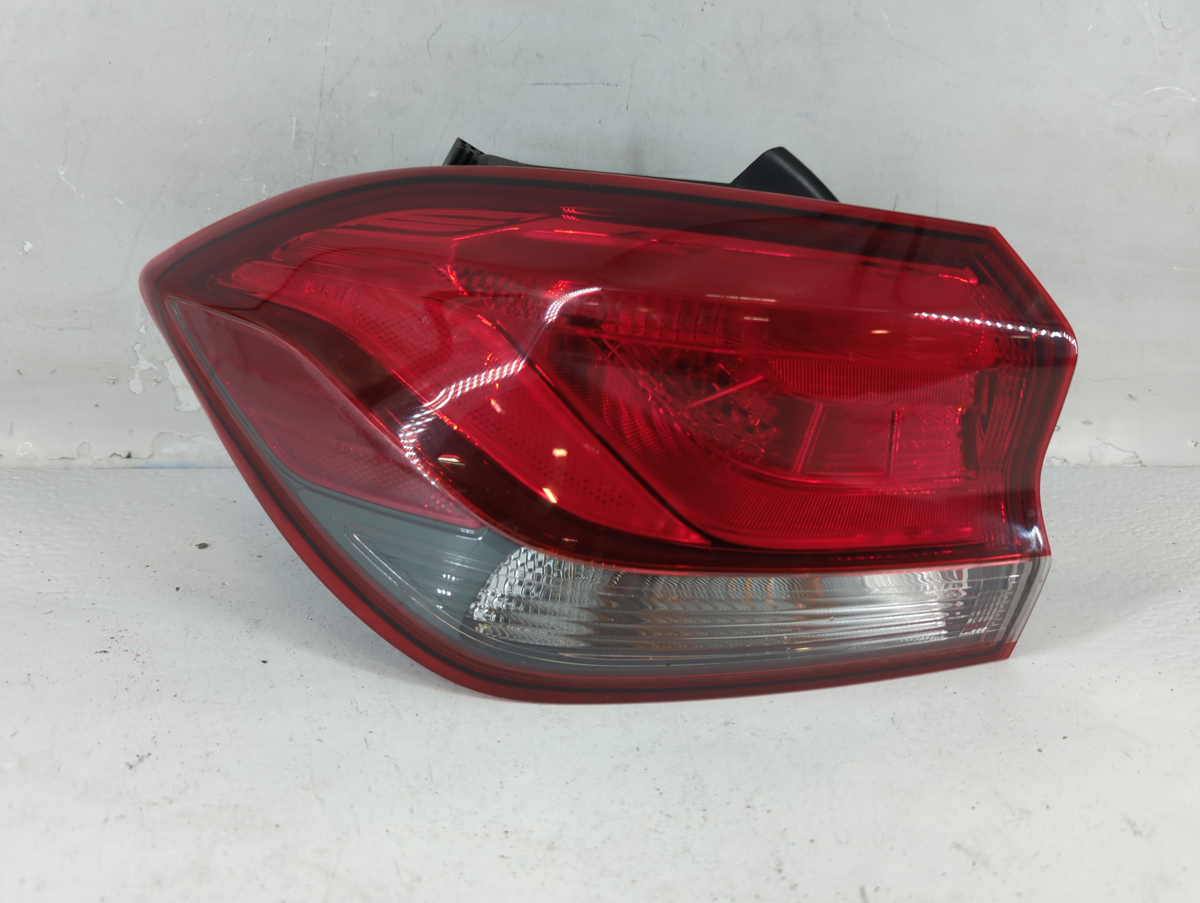 Hyundai Elantra Driver Left Side Tail Light Taillight Oem 802281 - Oemusedautoparts1.com