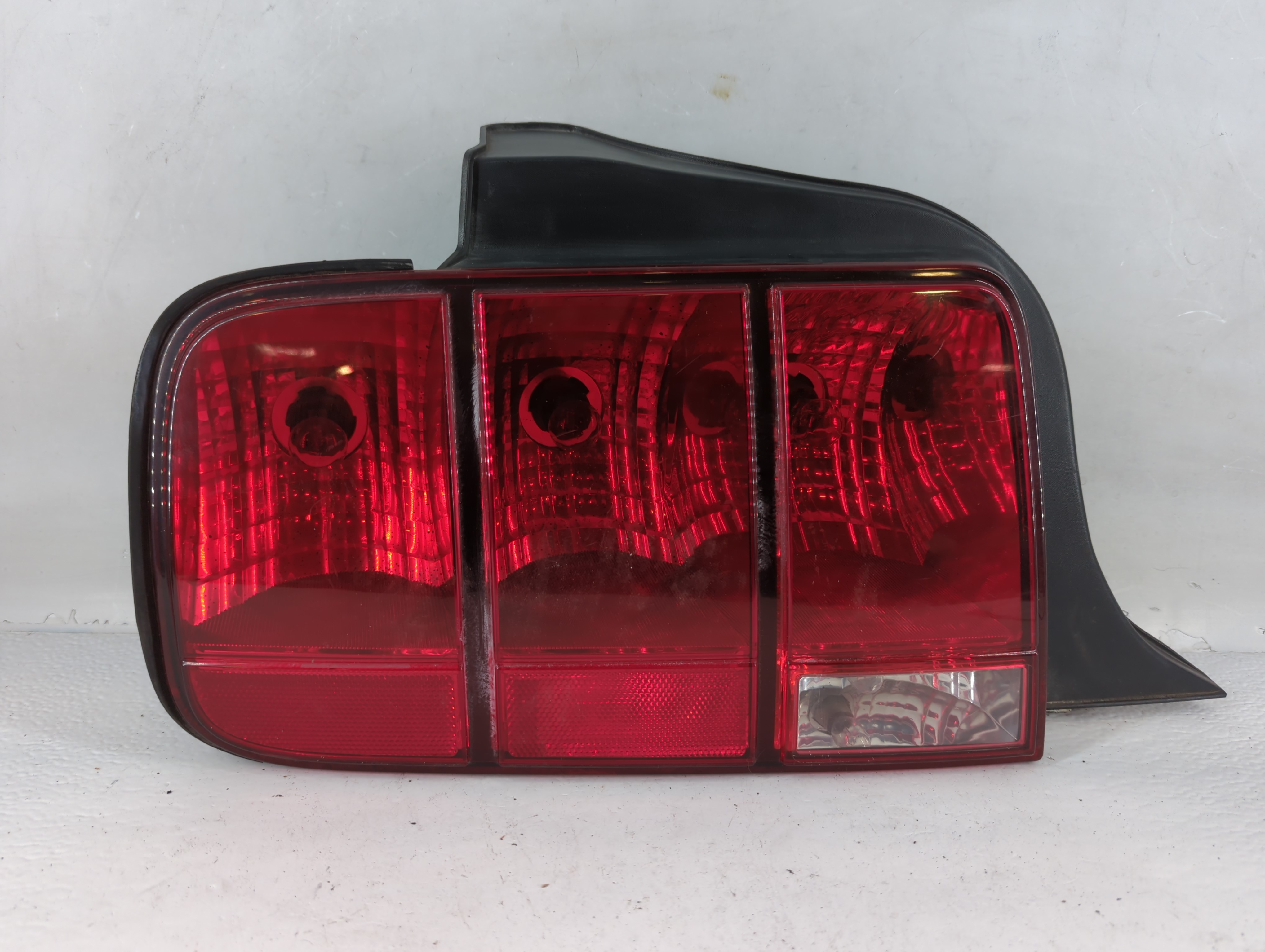 2005-2009 Ford Mustang Driver Left Side Tail Light Taillight Oem 802283 - Oemusedautoparts1.com