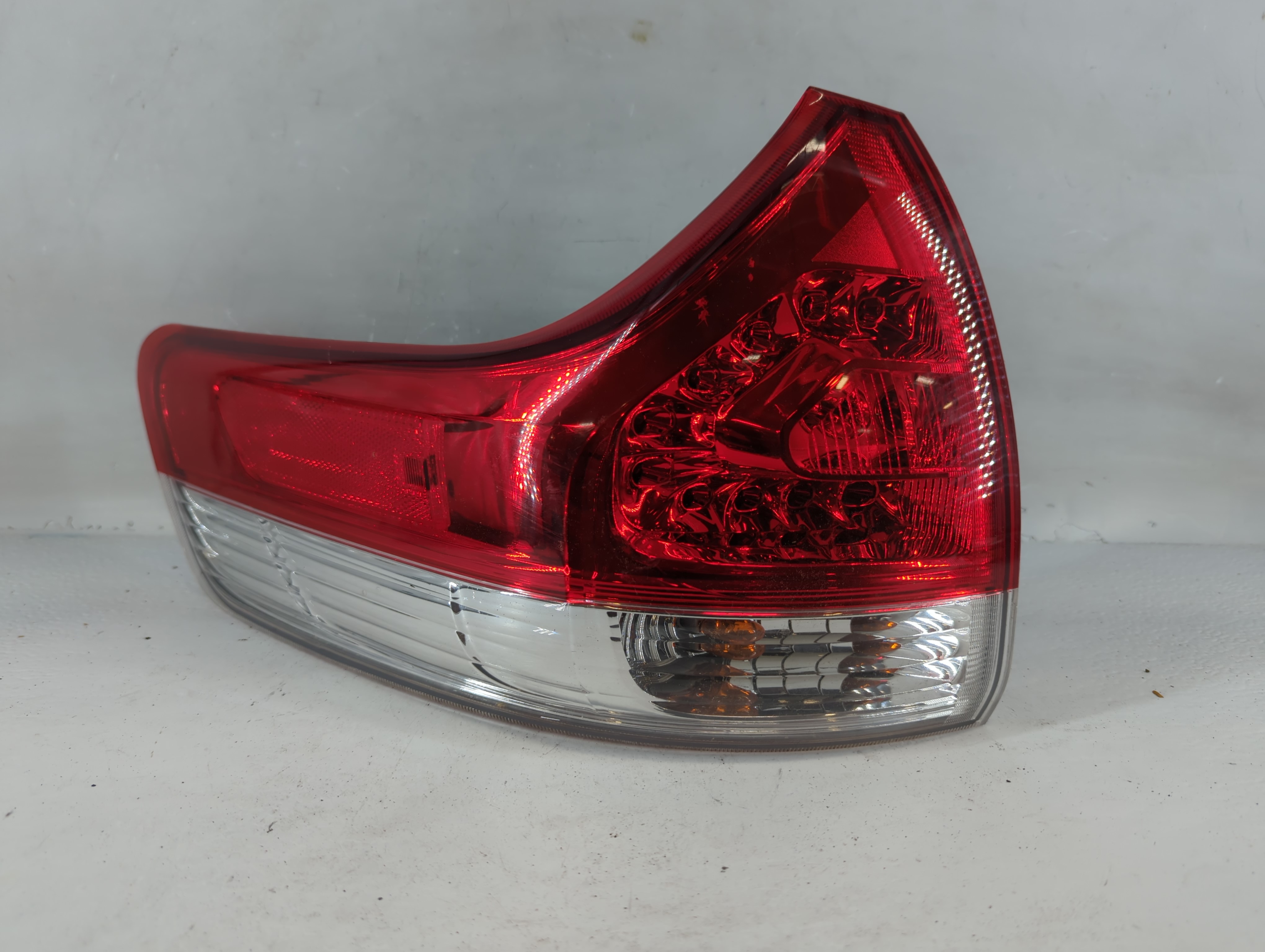 Picture of 2011-2014 Toyota Sienna Driver Left Side Tail Light Taillight Oem 802286