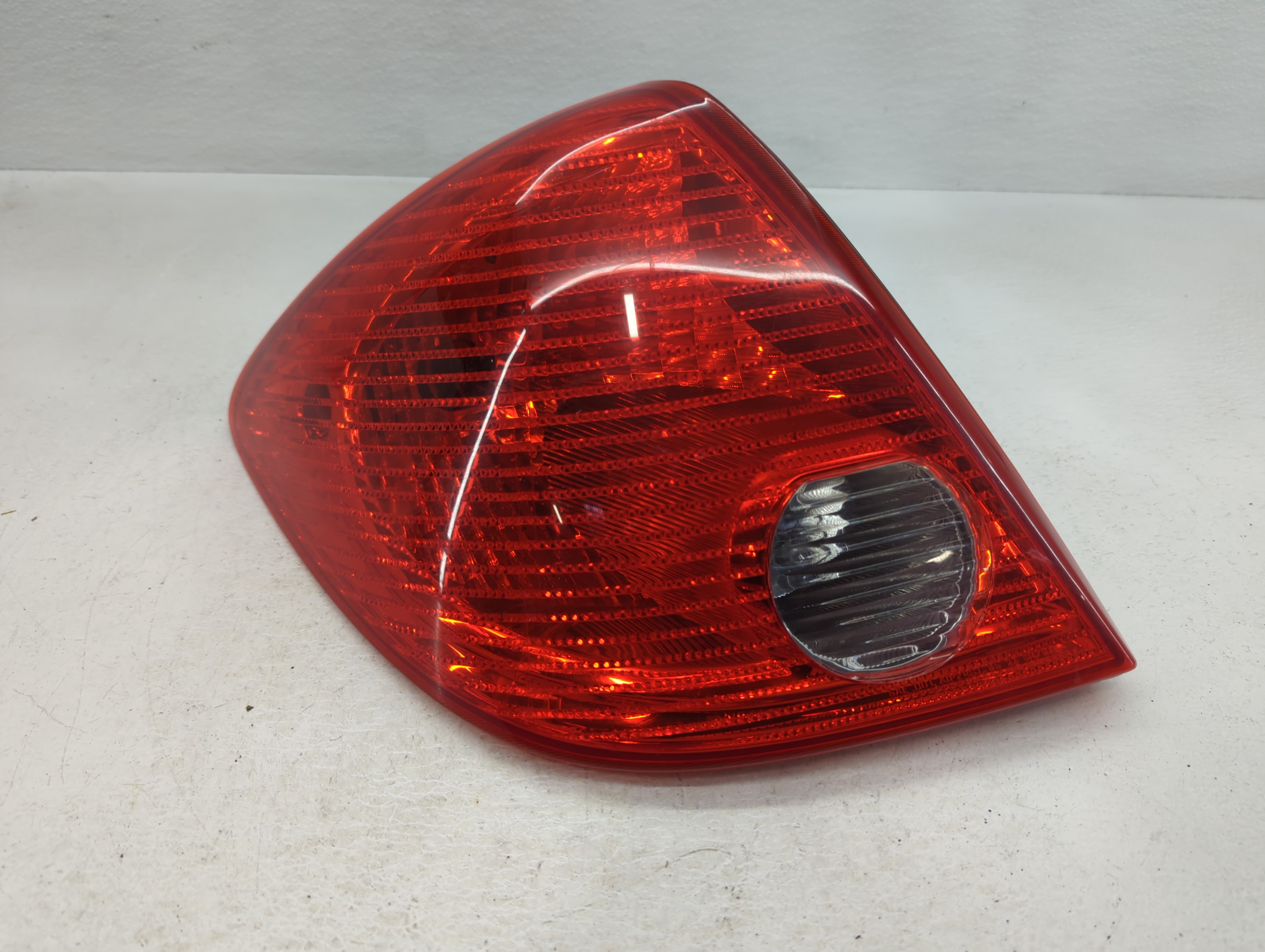2004-2007 Saturn Vue Driver Left Side Tail Light Taillight Oem 802334 - Oemusedautoparts1.com