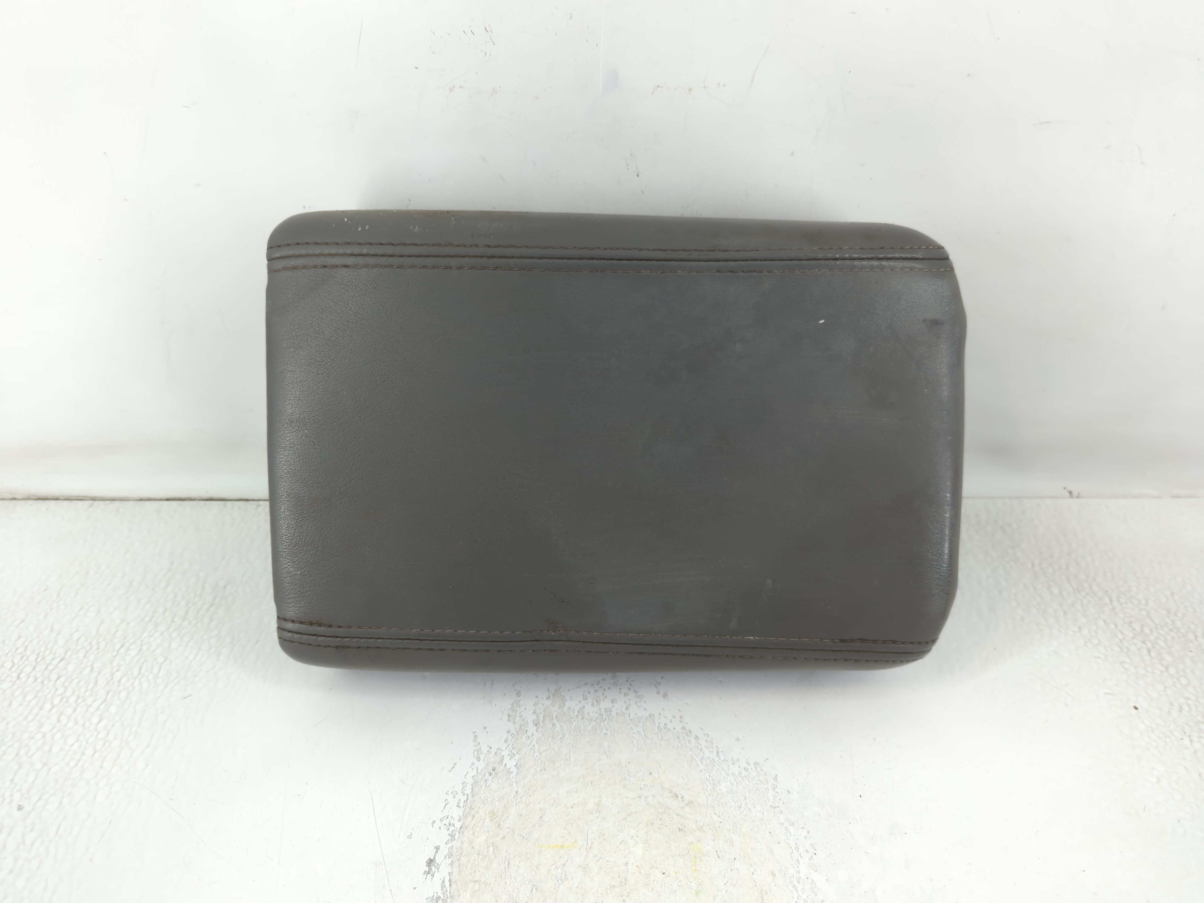 Picture of 2010 Chevrolet Traverse Center Console Armrest Cover Lid Black 802339
