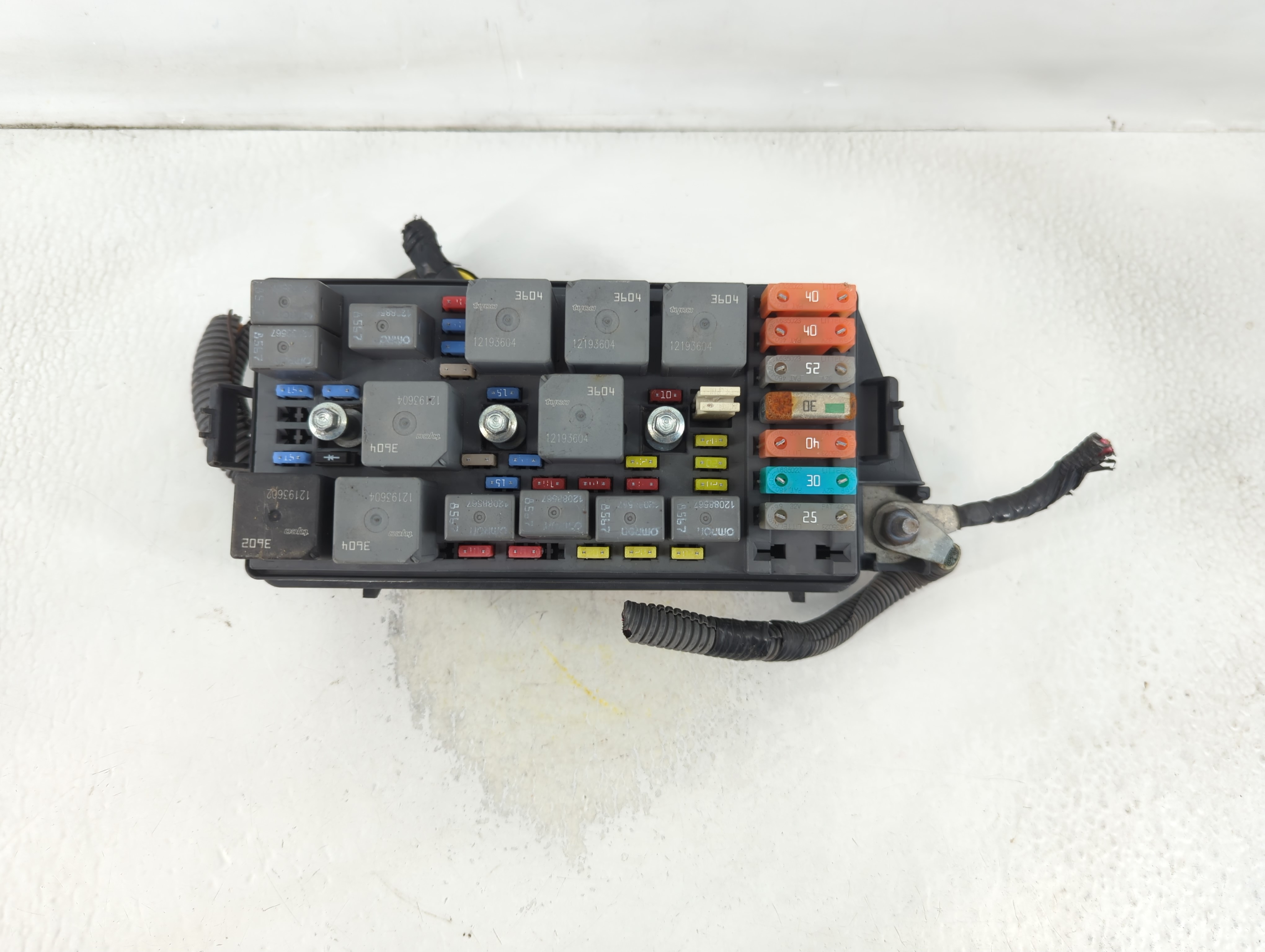 Picture of 2009-2010 Pontiac G6 Fusebox Fuse Box Relay Module Pa66-gf14 802343