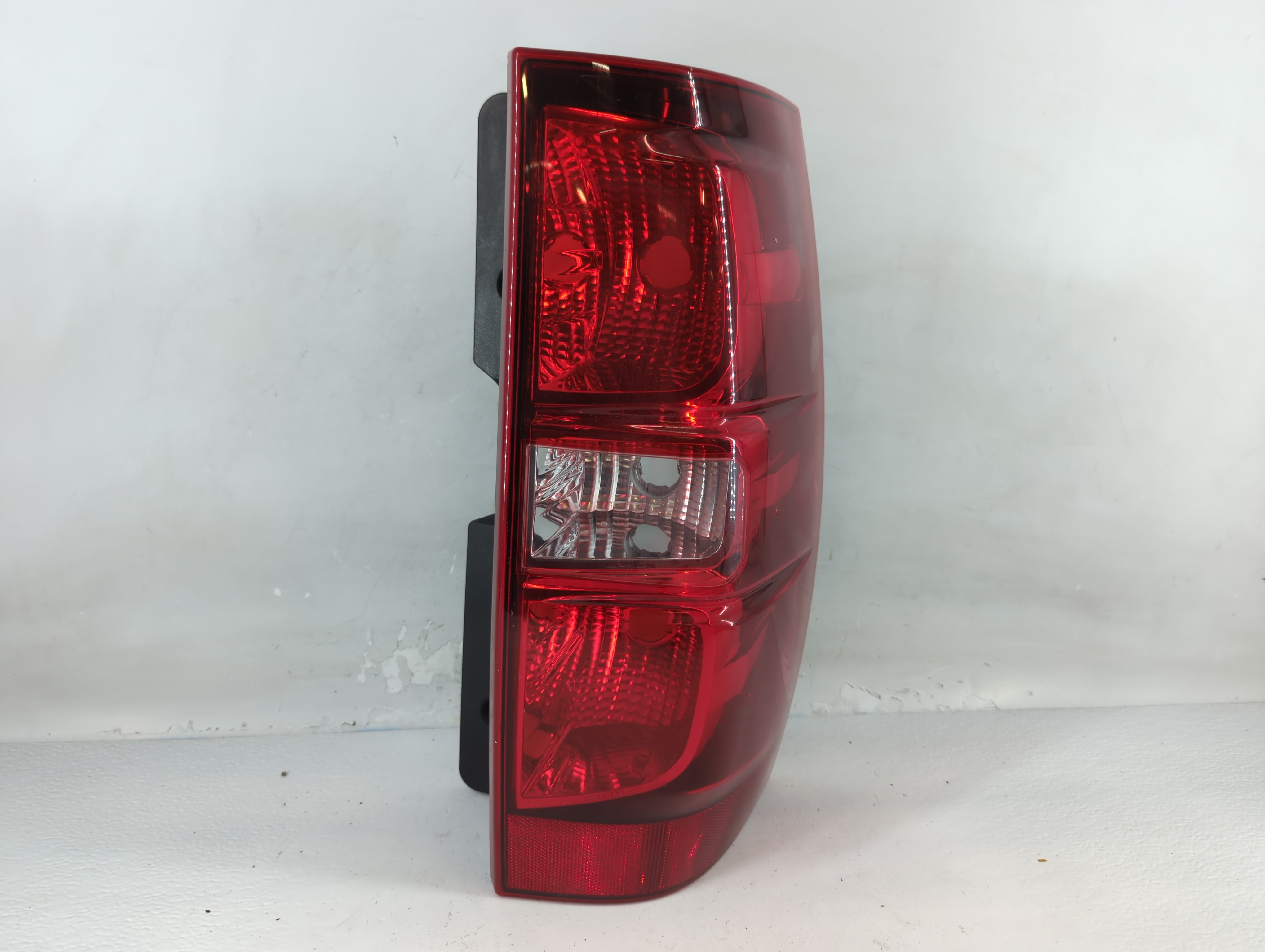 2007-2014 Chevrolet Tahoe Passenger Right Side Tail Light Taillight Oem 802351 - Oemusedautoparts1.com