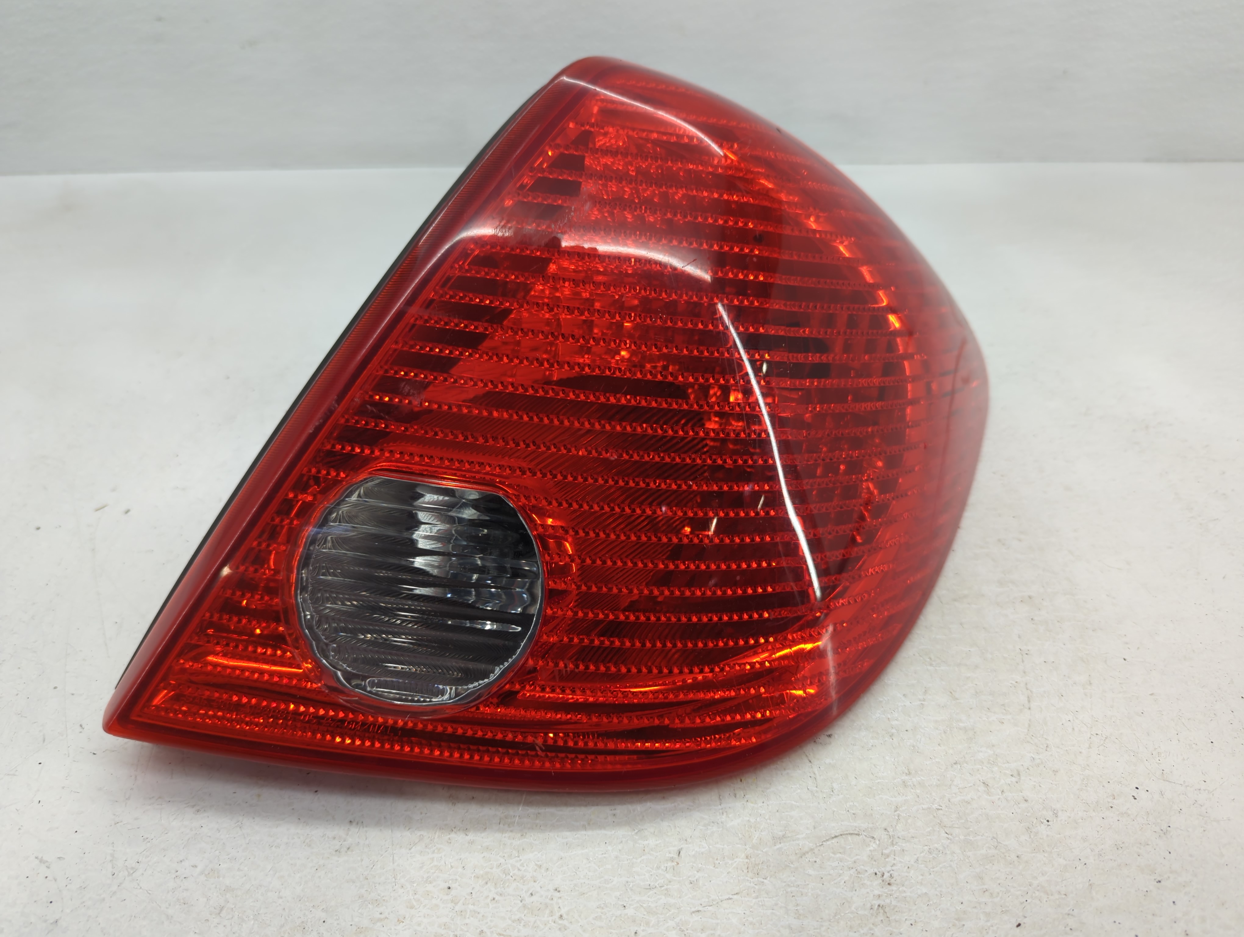 2004-2007 Saturn Vue Passenger Right Side Tail Light Taillight Oem 802399 - Oemusedautoparts1.com