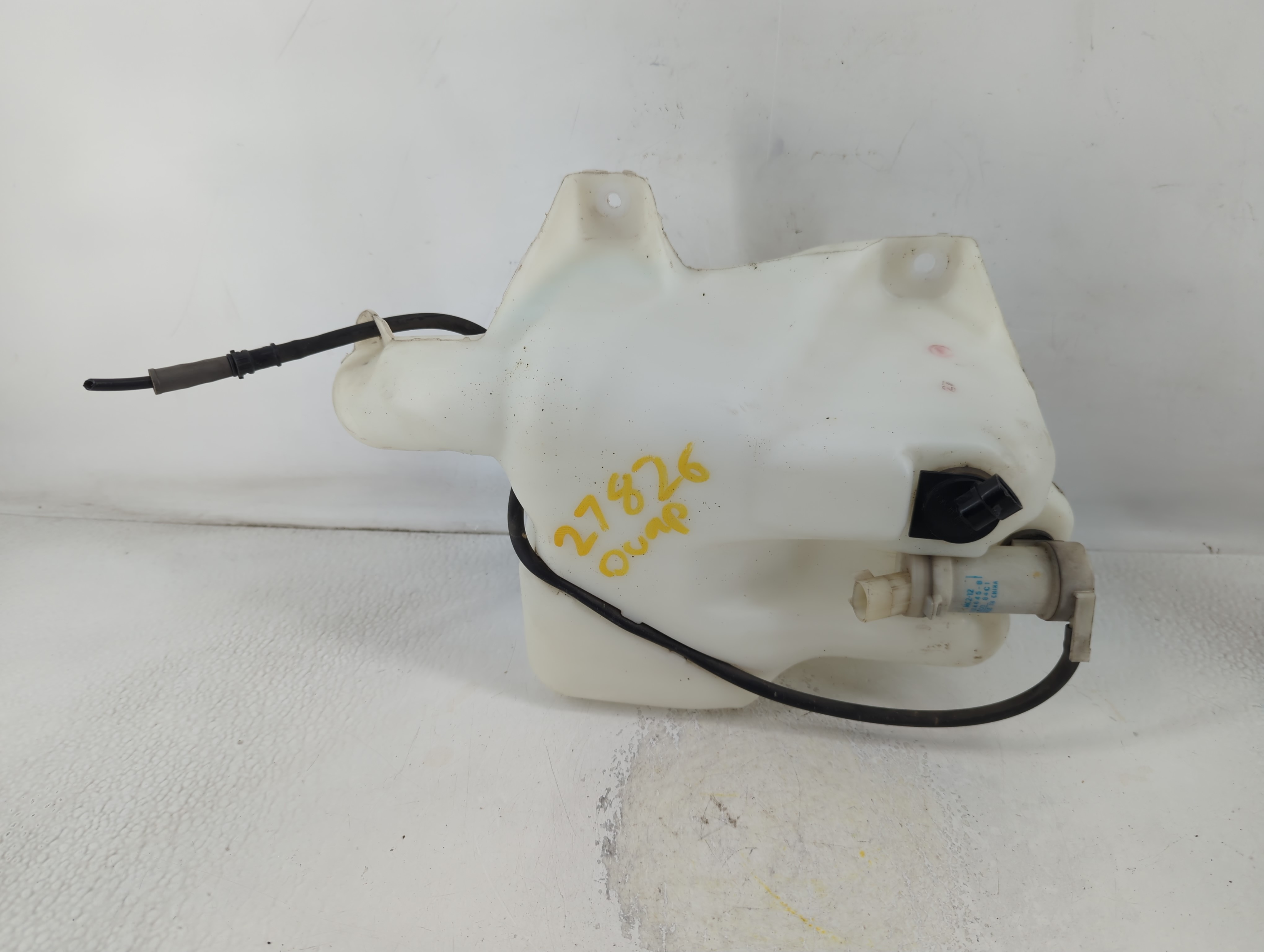 2002-2007 Saturn Vue Windshield Washer Fluid Reservoir Bottle Oem 802400 - Oemusedautoparts1.com