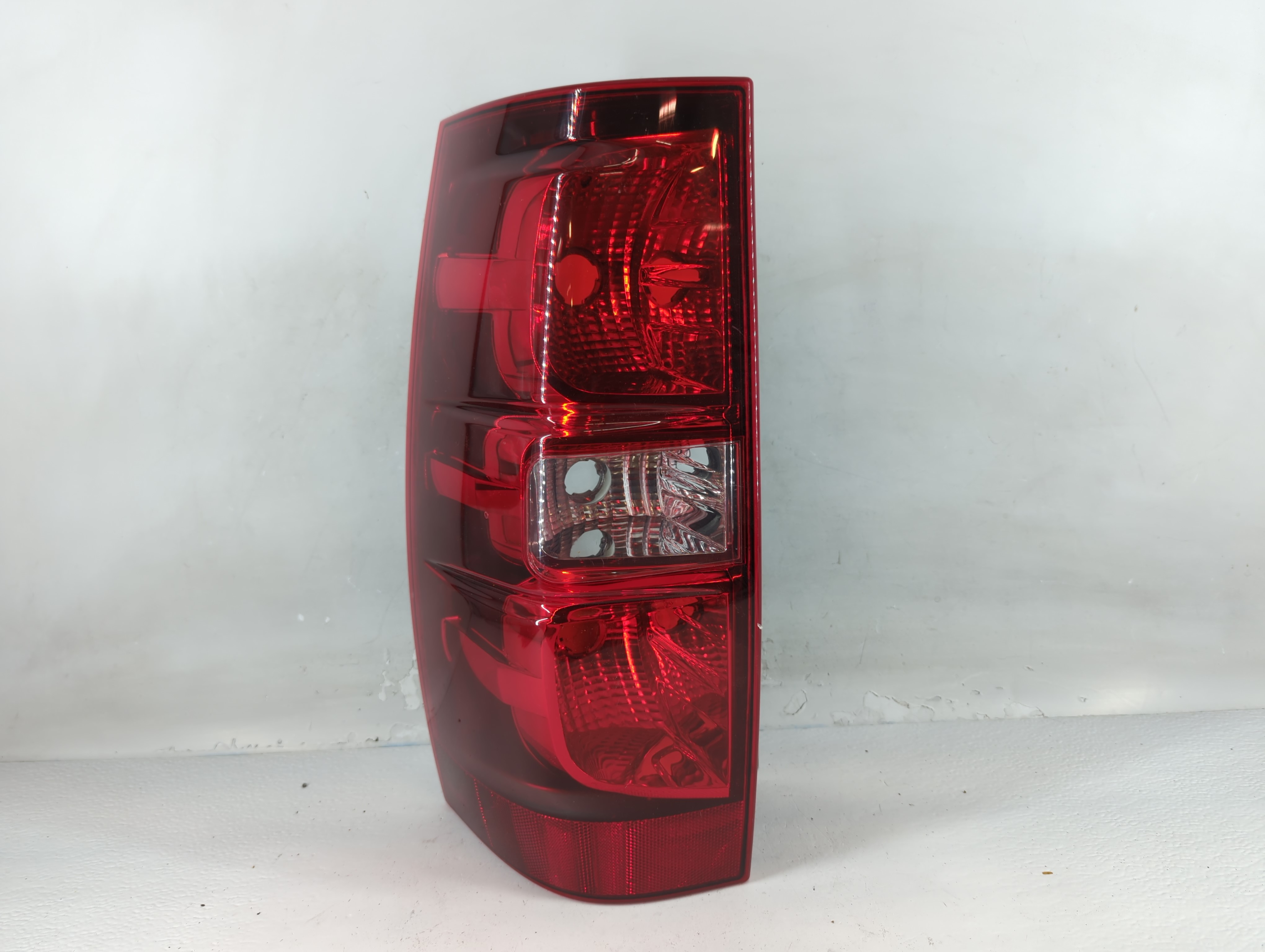2007-2014 Chevrolet Tahoe Driver Left Side Tail Light Taillight Oem 802404 - Oemusedautoparts1.com