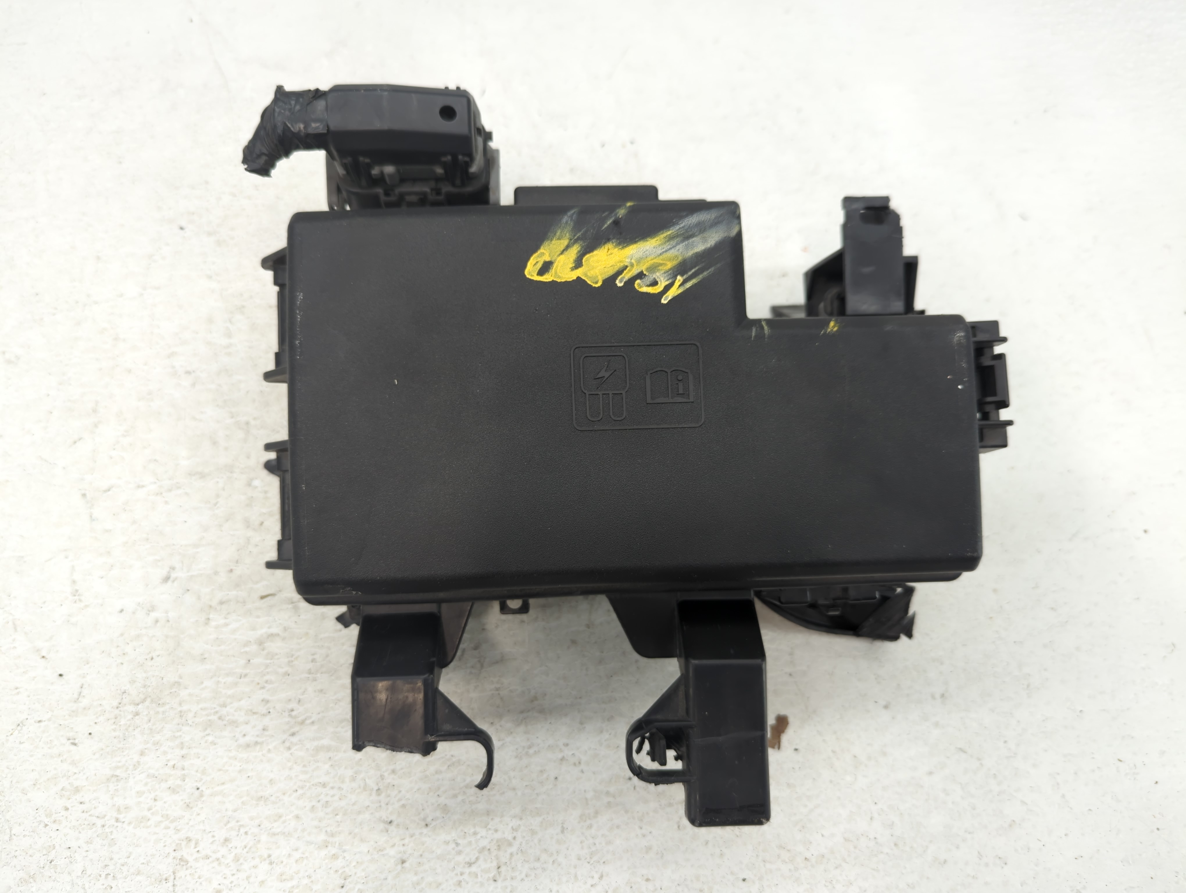 2018-2019 Ford Mustang Fusebox Fuse Box Relay Module Jr3t-14536-ab 802475 - Oemusedautoparts1.com