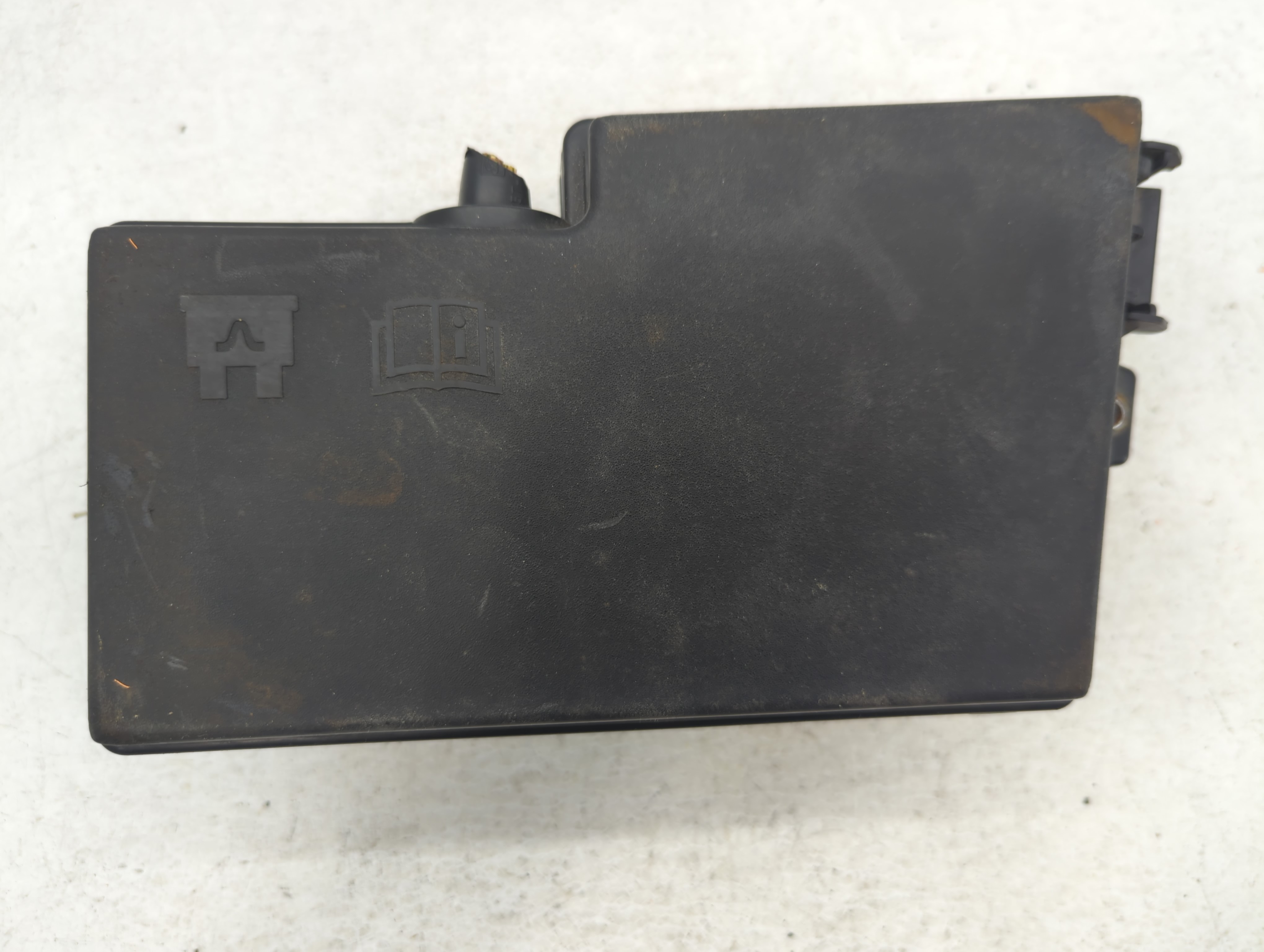 2013-2016 Ford Escape Fusebox Fuse Box Relay Module Av6t-14a142-ab 802476 - Oemusedautoparts1.com