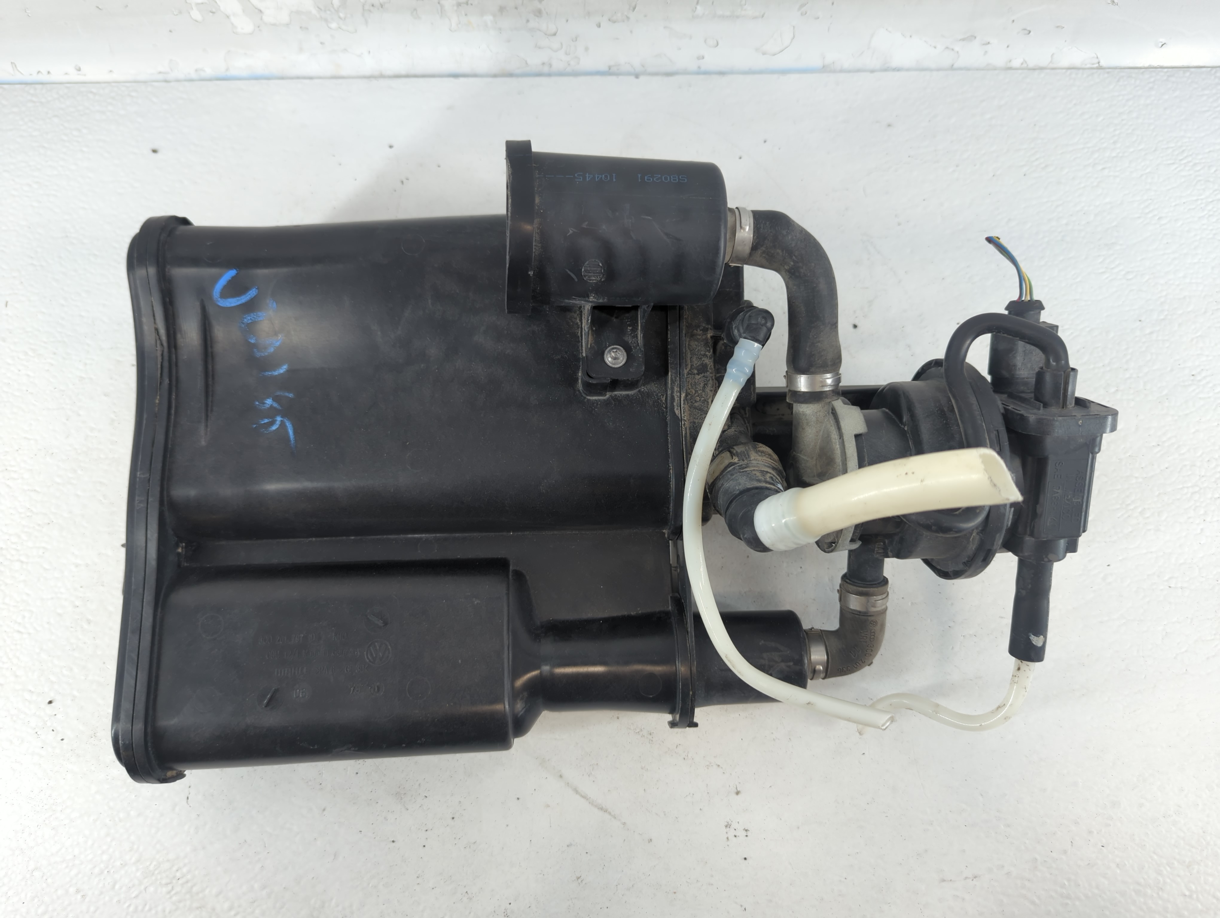 2009 Volkswagen Passat Fuel Vapor Charcoal Canister 802556 - Oemusedautoparts1.com