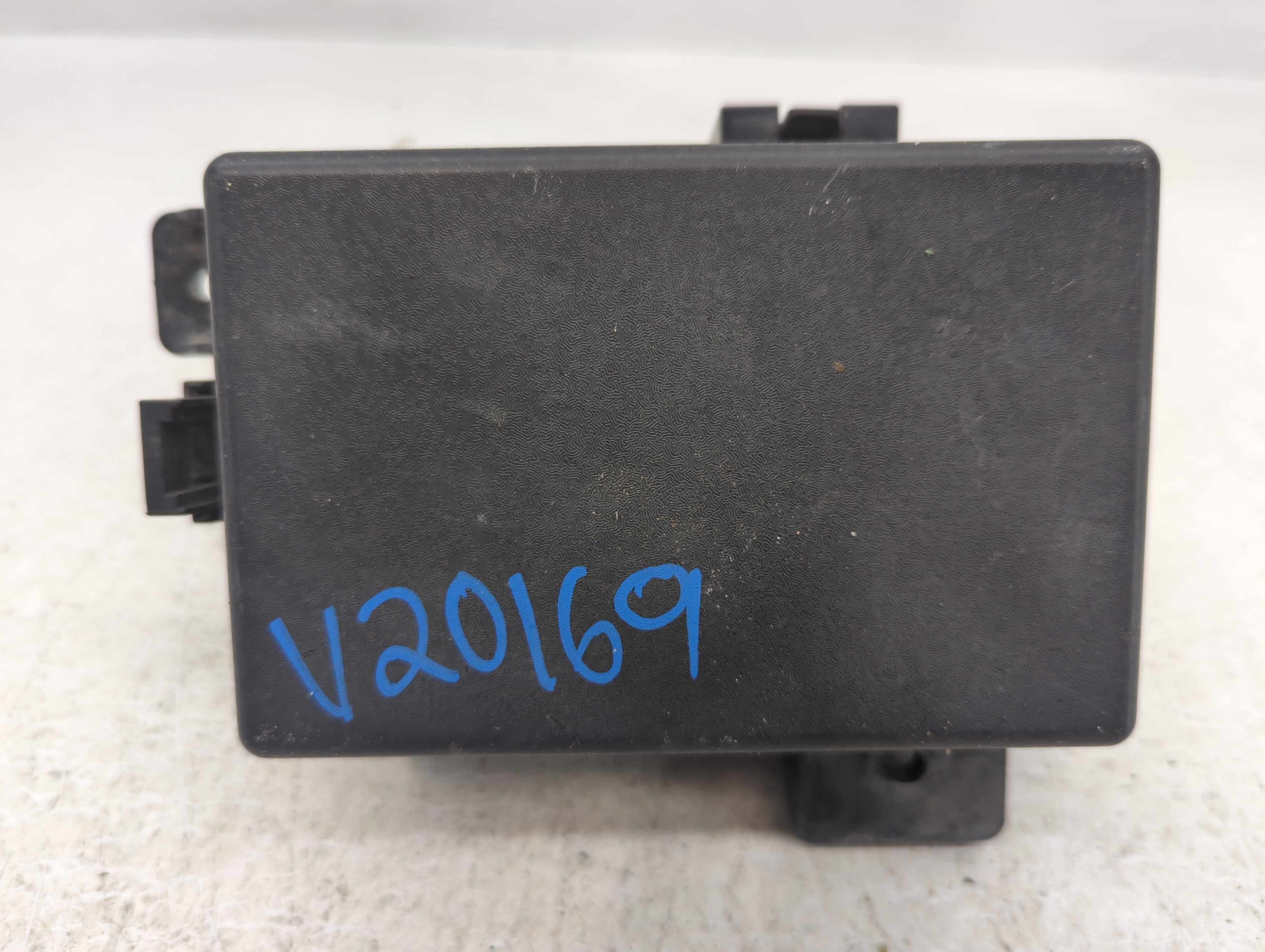 Picture of 2013-2014 Hyundai Genesis Fusebox Fuse Box Relay Module 91470 2m081 802584