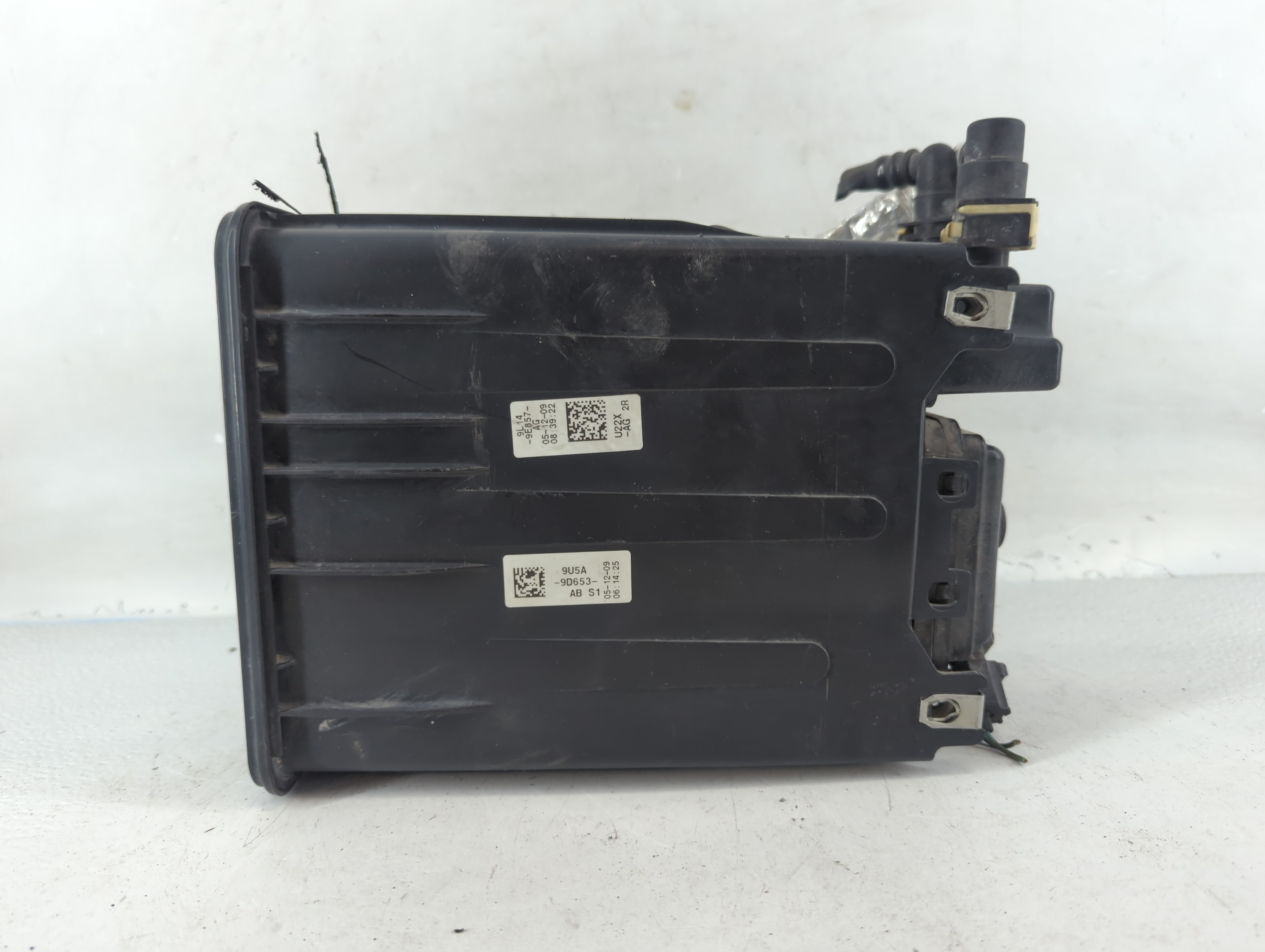 2011 Ford Expedition Fuel Vapor Charcoal Canister 802754 - Oemusedautoparts1.com