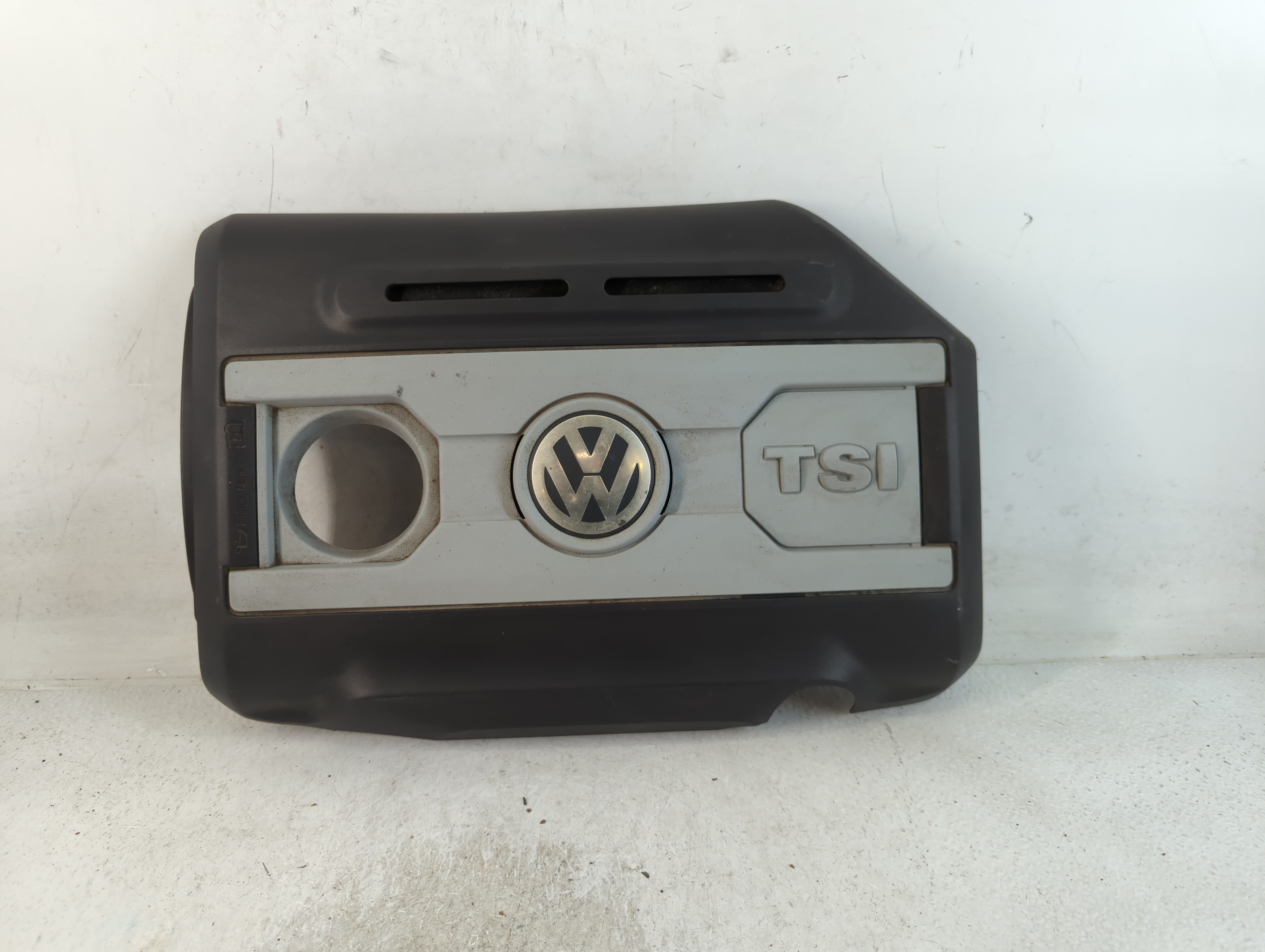 Picture of 2011 Volkswagen Tiguan Engine Cover 802832