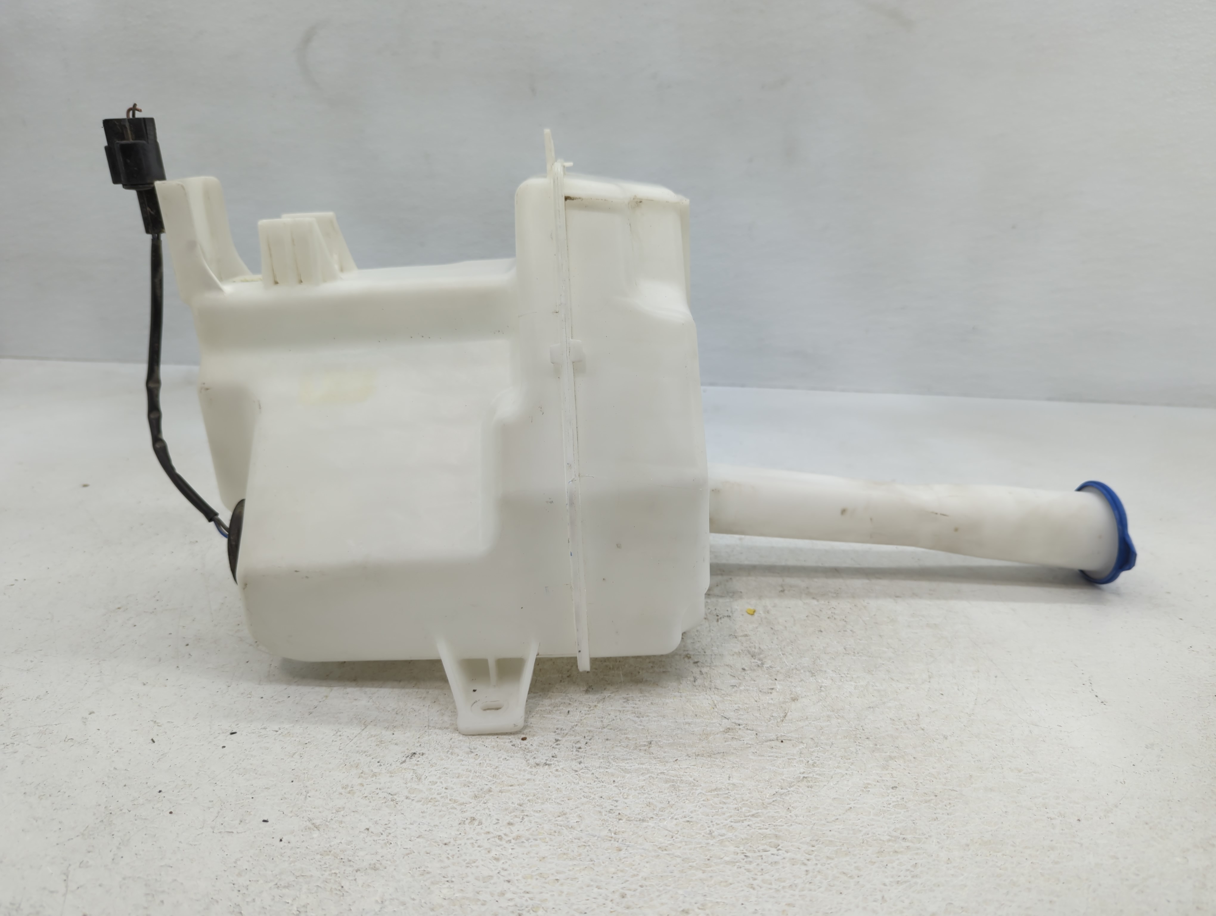Picture of 2015-2019 Hyundai Sonata Windshield Washer Fluid Reservoir Bottle Oem 802904
