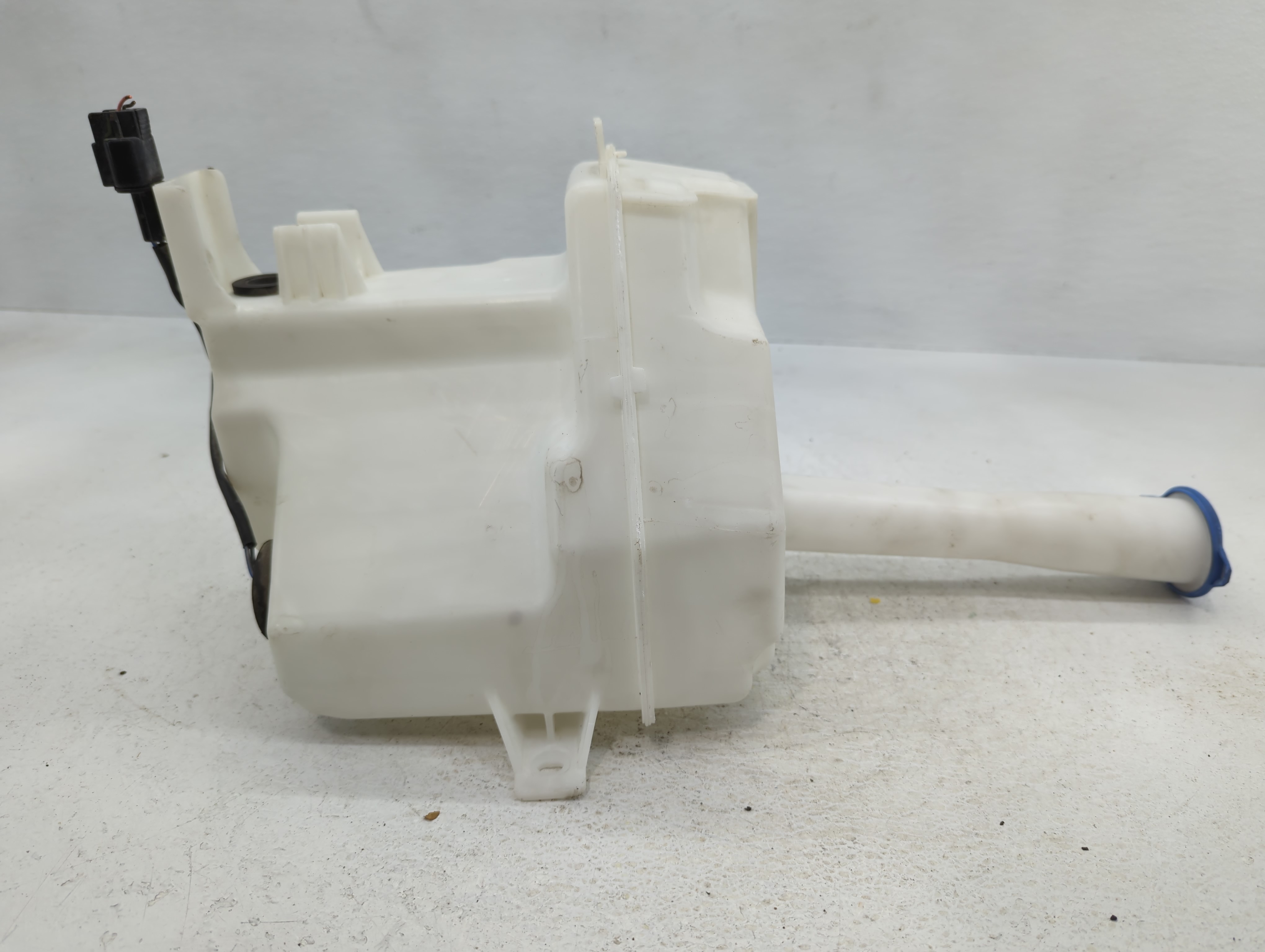 Picture of 2015-2019 Hyundai Sonata Windshield Washer Fluid Reservoir Bottle Oem 802906