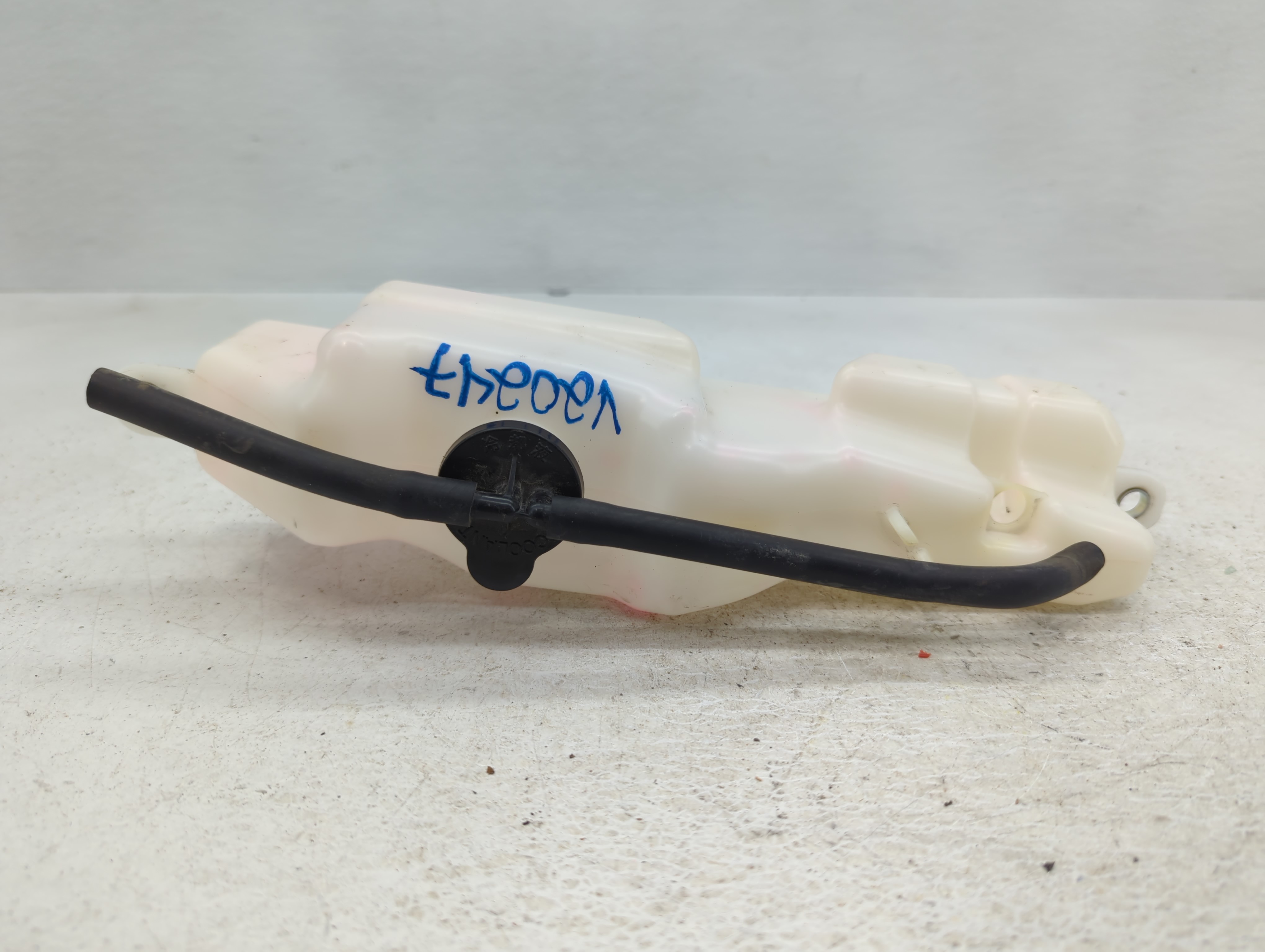 2013-2018 Lexus Es350 Windshield Washer Fluid Reservoir Bottle Oem 802911 - Oemusedautoparts1.com