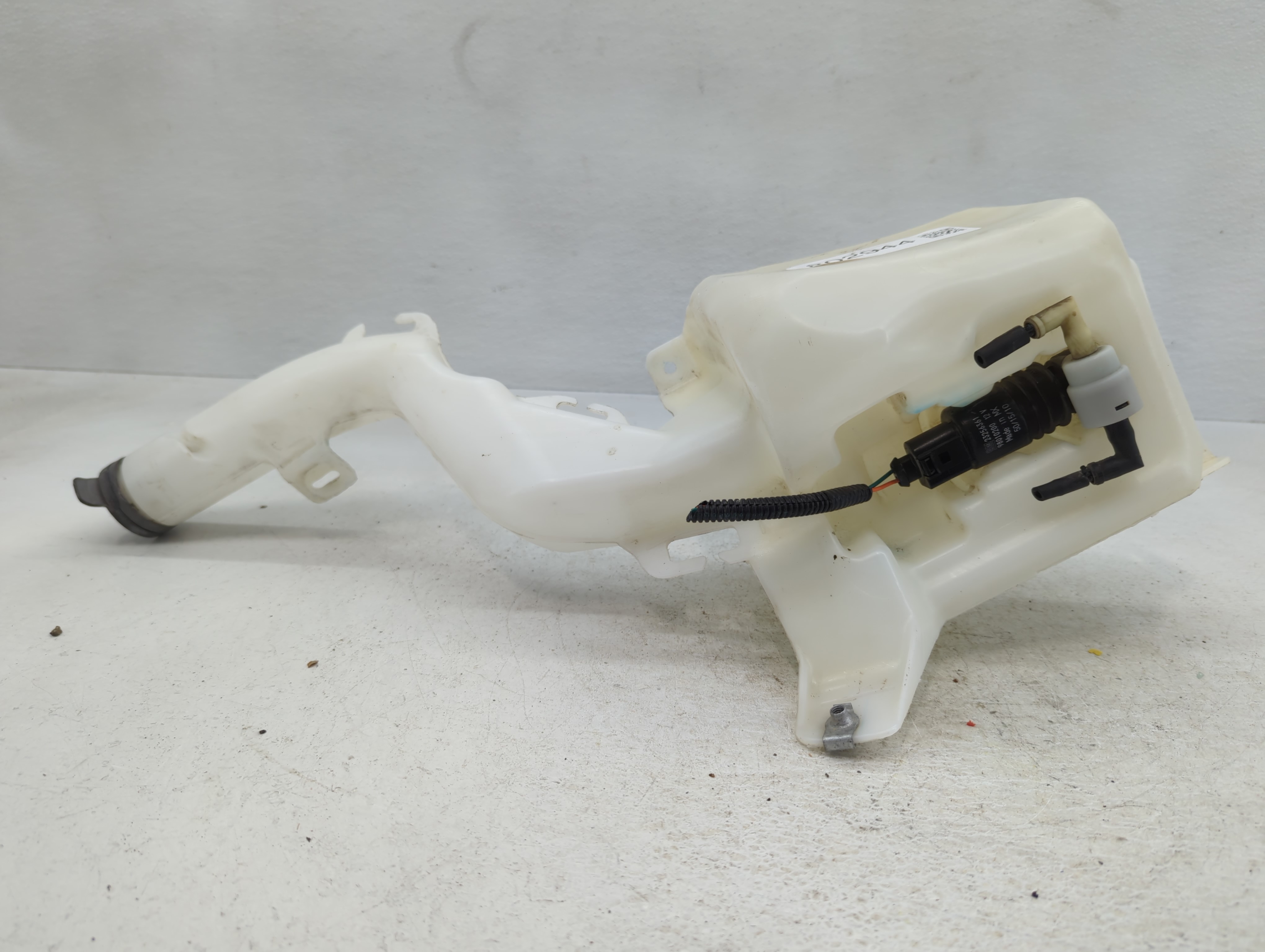 2010-2017 Gmc Terrain Windshield Washer Fluid Reservoir Bottle Oem 802944 - Oemusedautoparts1.com