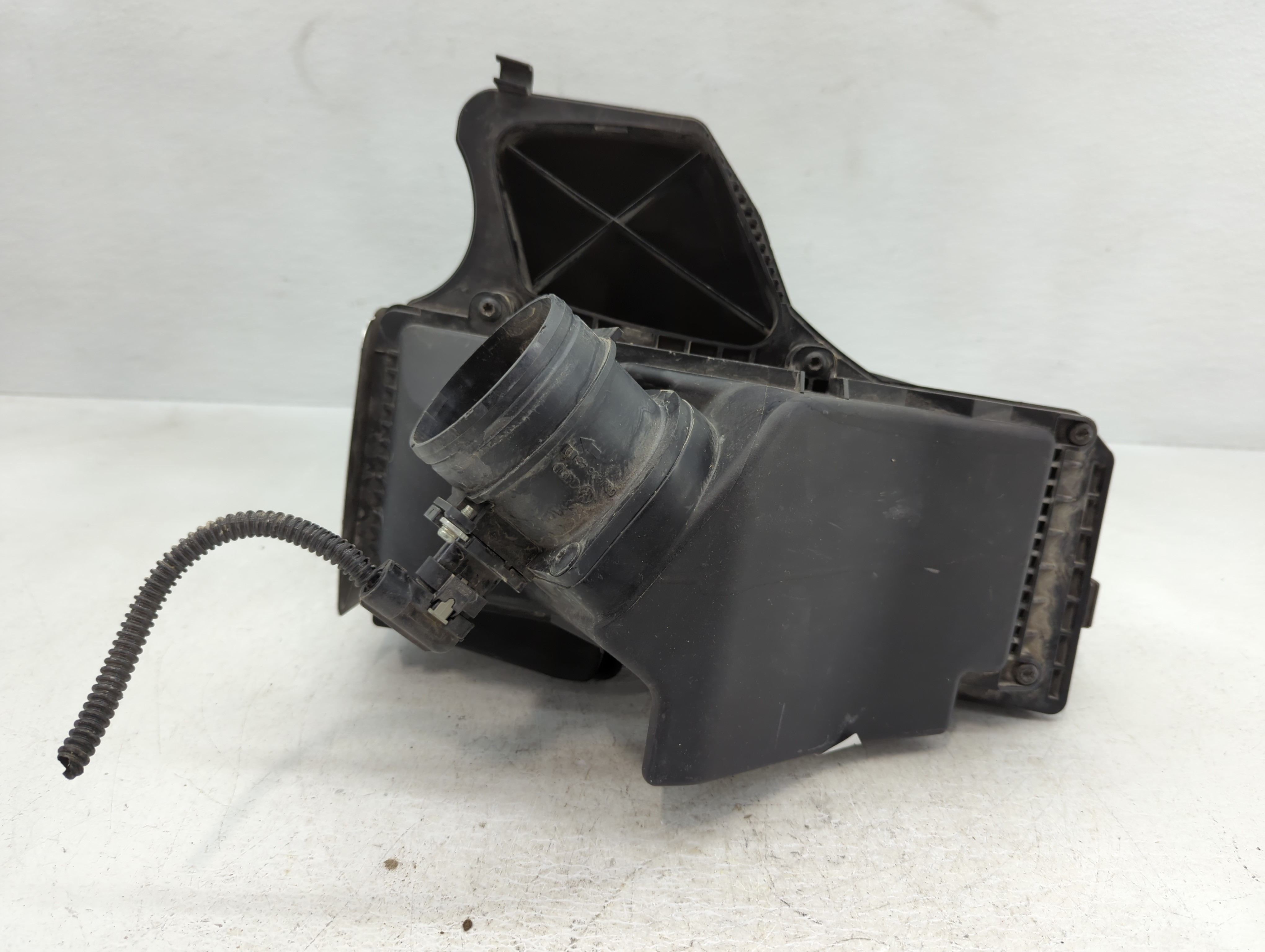 2014 Audi A4 Air Cleaner Intake-duct Hose Tube 802956 - Oemusedautoparts1.com