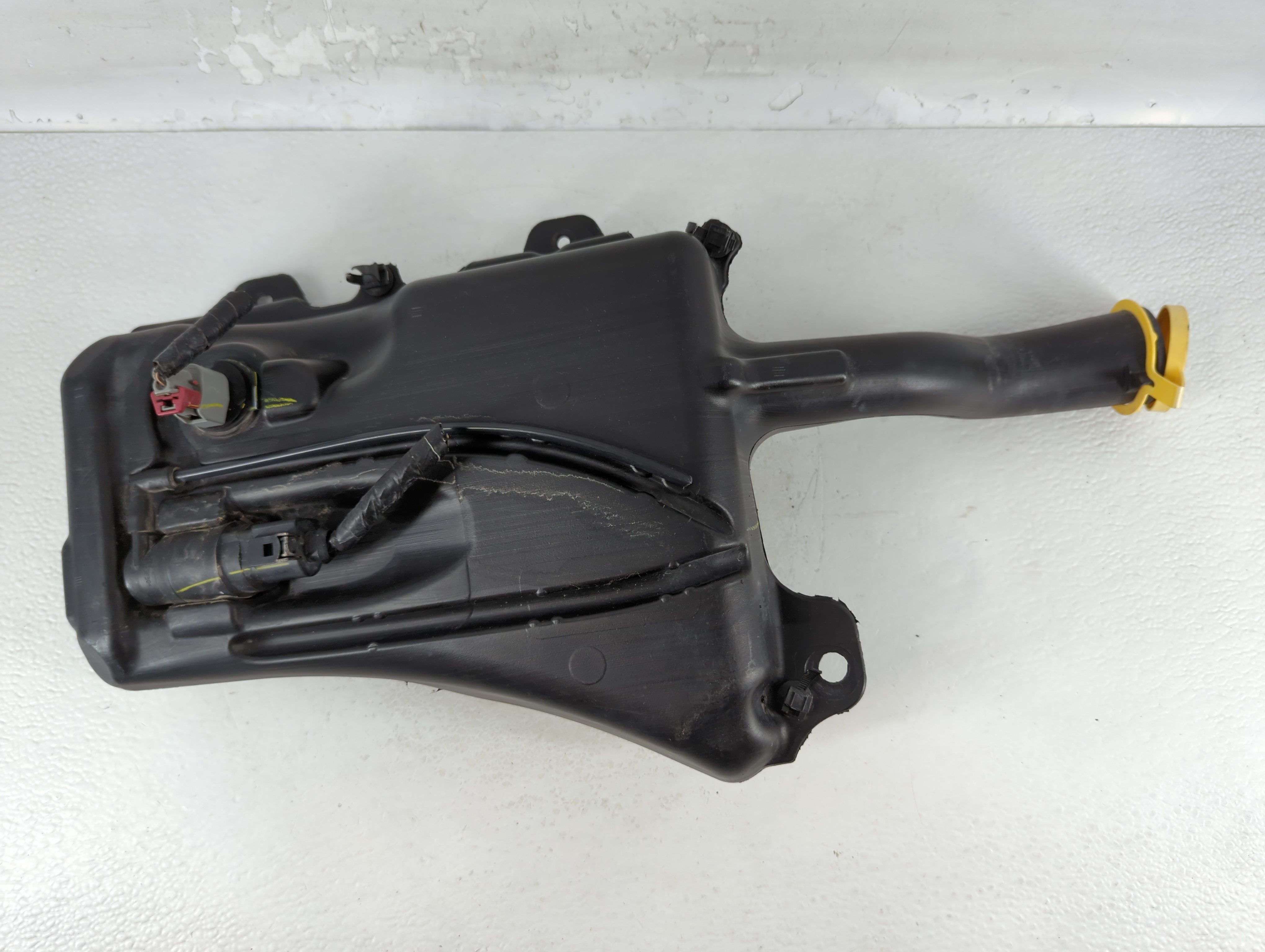 2015-2017 Chrysler 200 Windshield Washer Fluid Reservoir Bottle Oem 802984 - Oemusedautoparts1.com