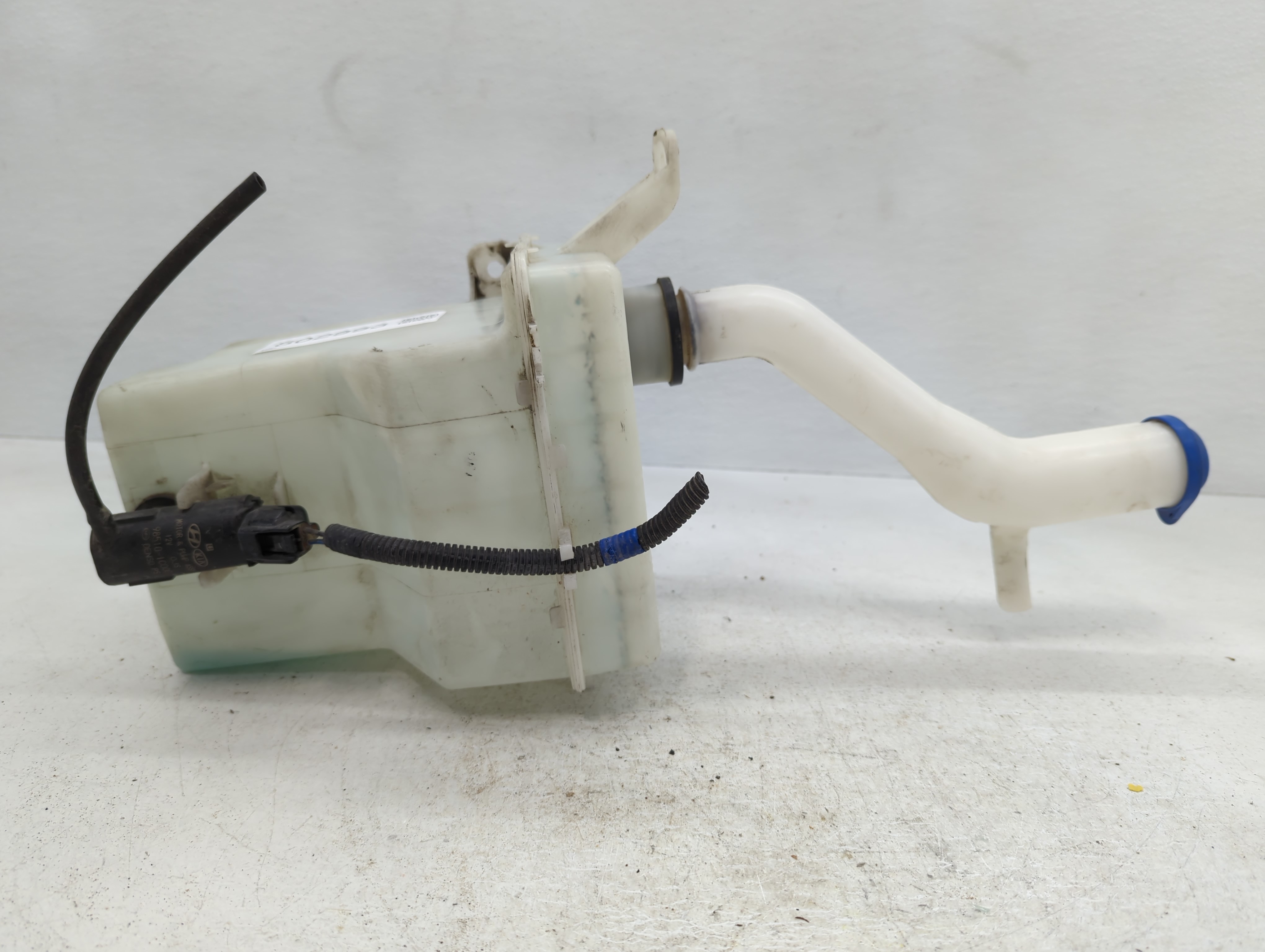 2006-2011 Hyundai Accent Windshield Washer Fluid Reservoir Bottle Oem 802993 - Oemusedautoparts1.com