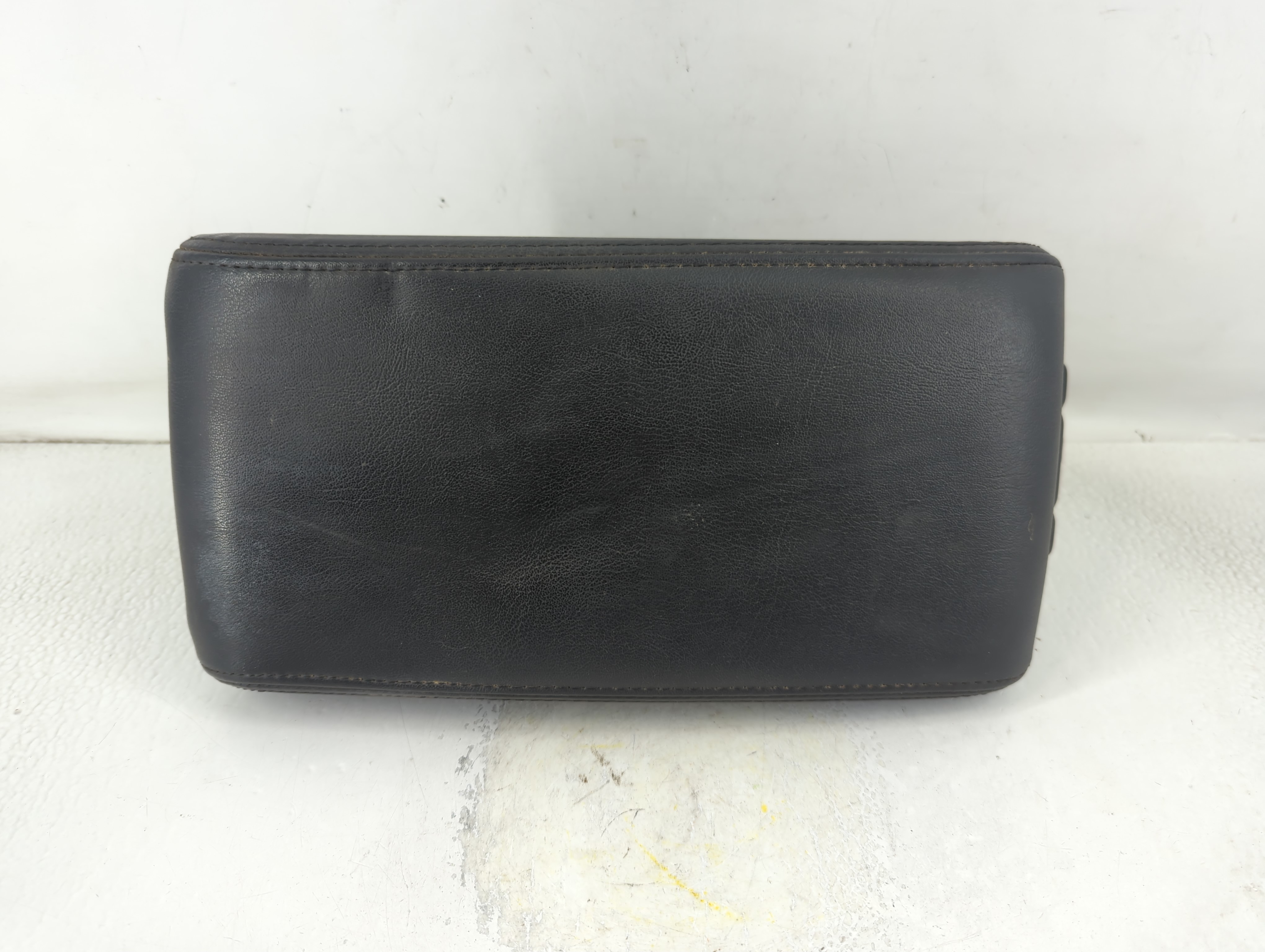 2010 Chevrolet Malibu Center Console Armrest Cover Lid Black 803008 - Oemusedautoparts1.com