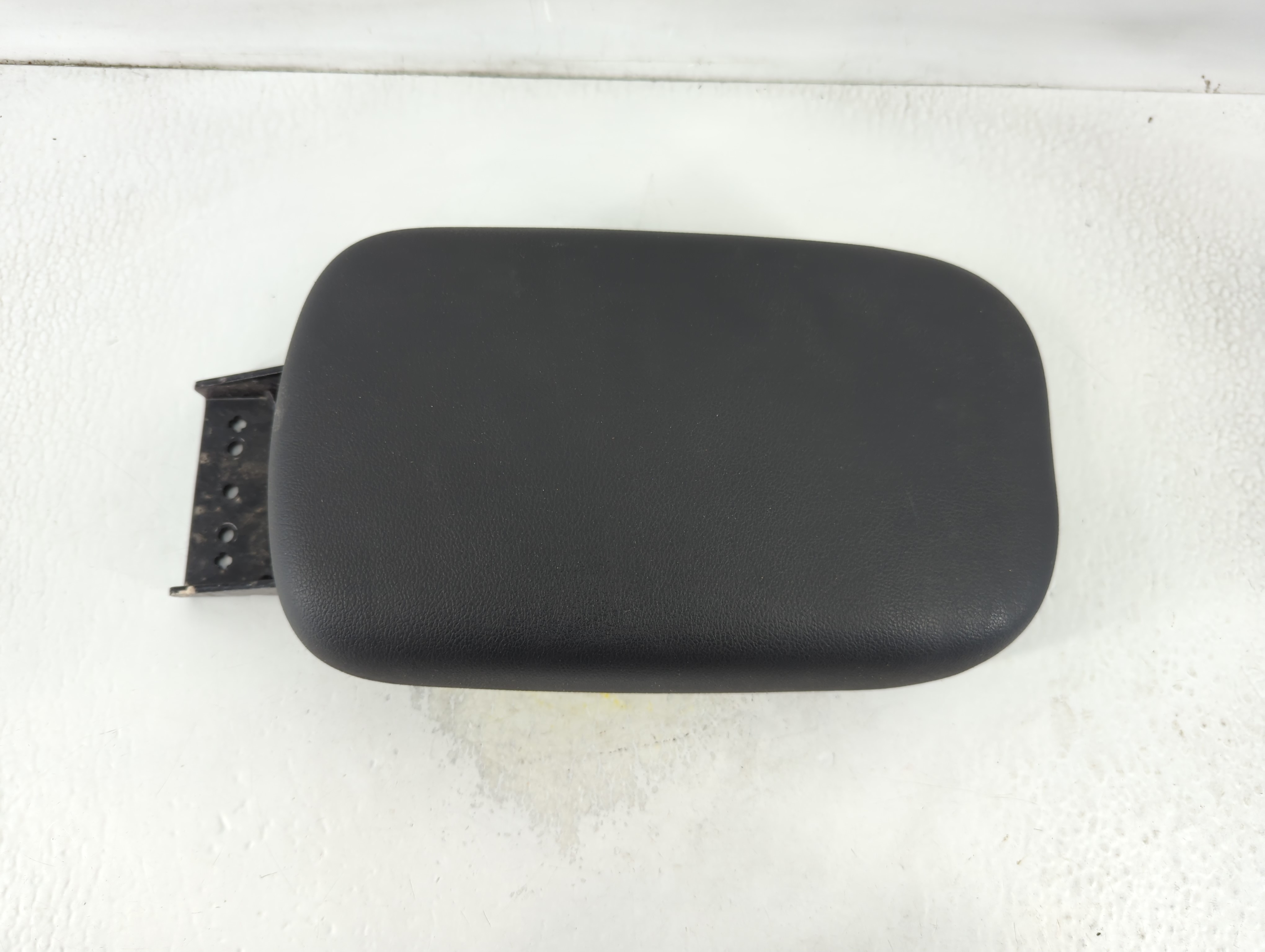 2019 Hyundai Kona Center Console Armrest Cover Lid Black 803014 - Oemusedautoparts1.com