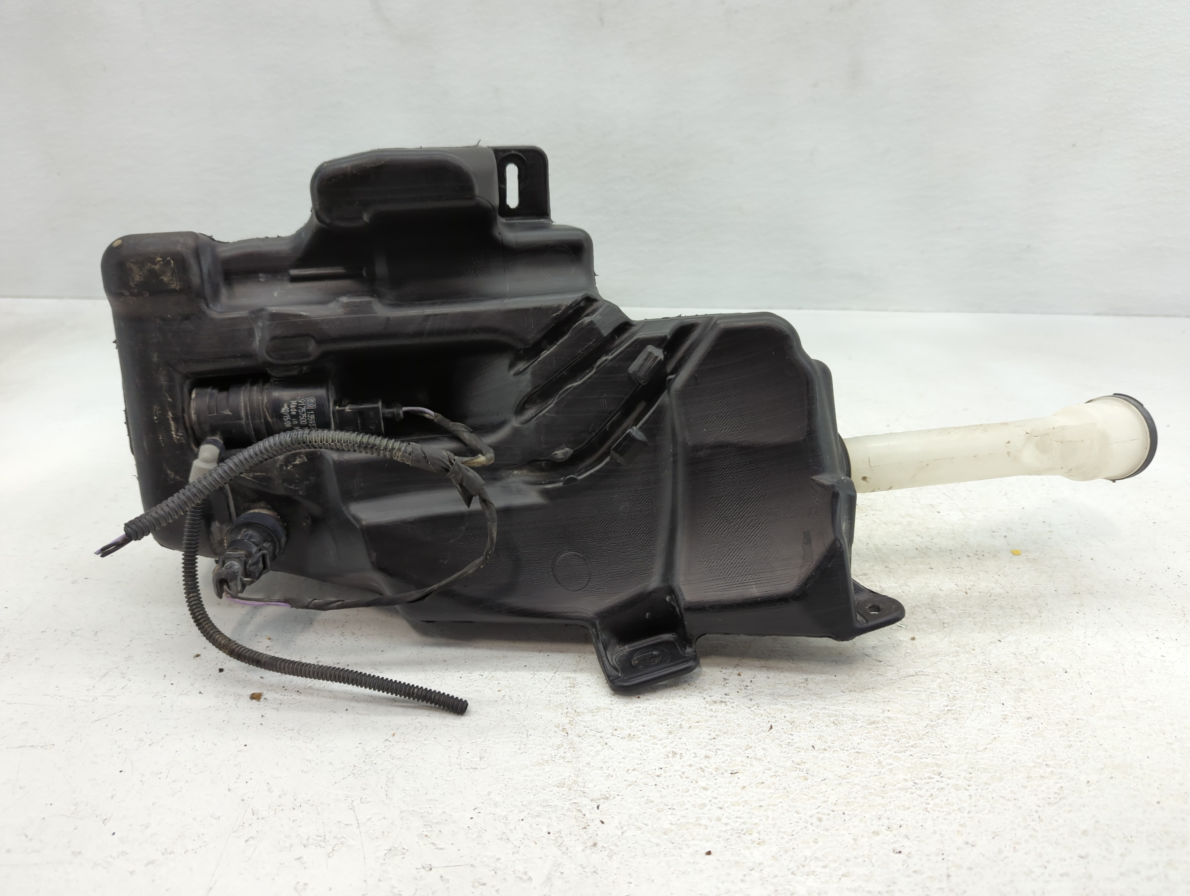 2014-2017 Buick Verano Windshield Washer Fluid Reservoir Bottle Oem 803030 - Oemusedautoparts1.com