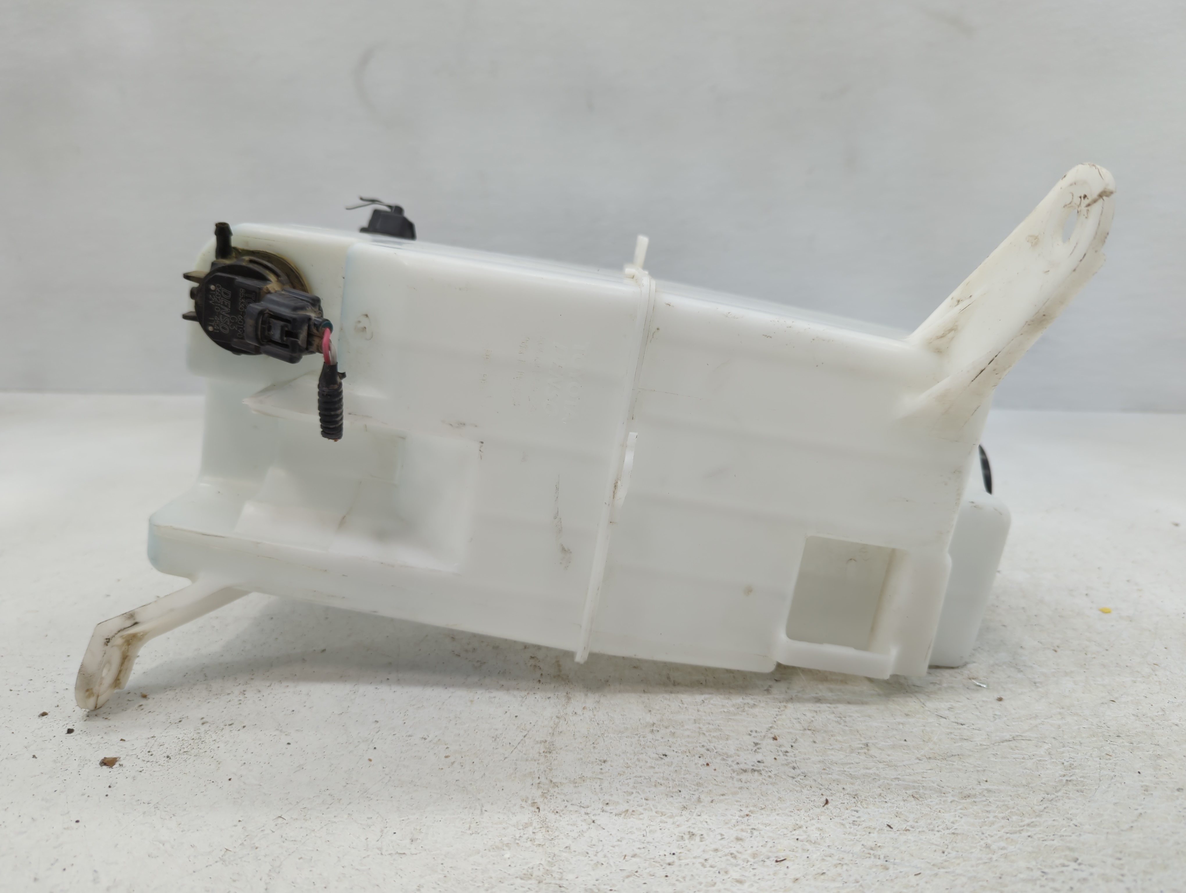 2007-2021 Toyota Tundra Windshield Washer Fluid Reservoir Bottle Oem 803032 - Oemusedautoparts1.com