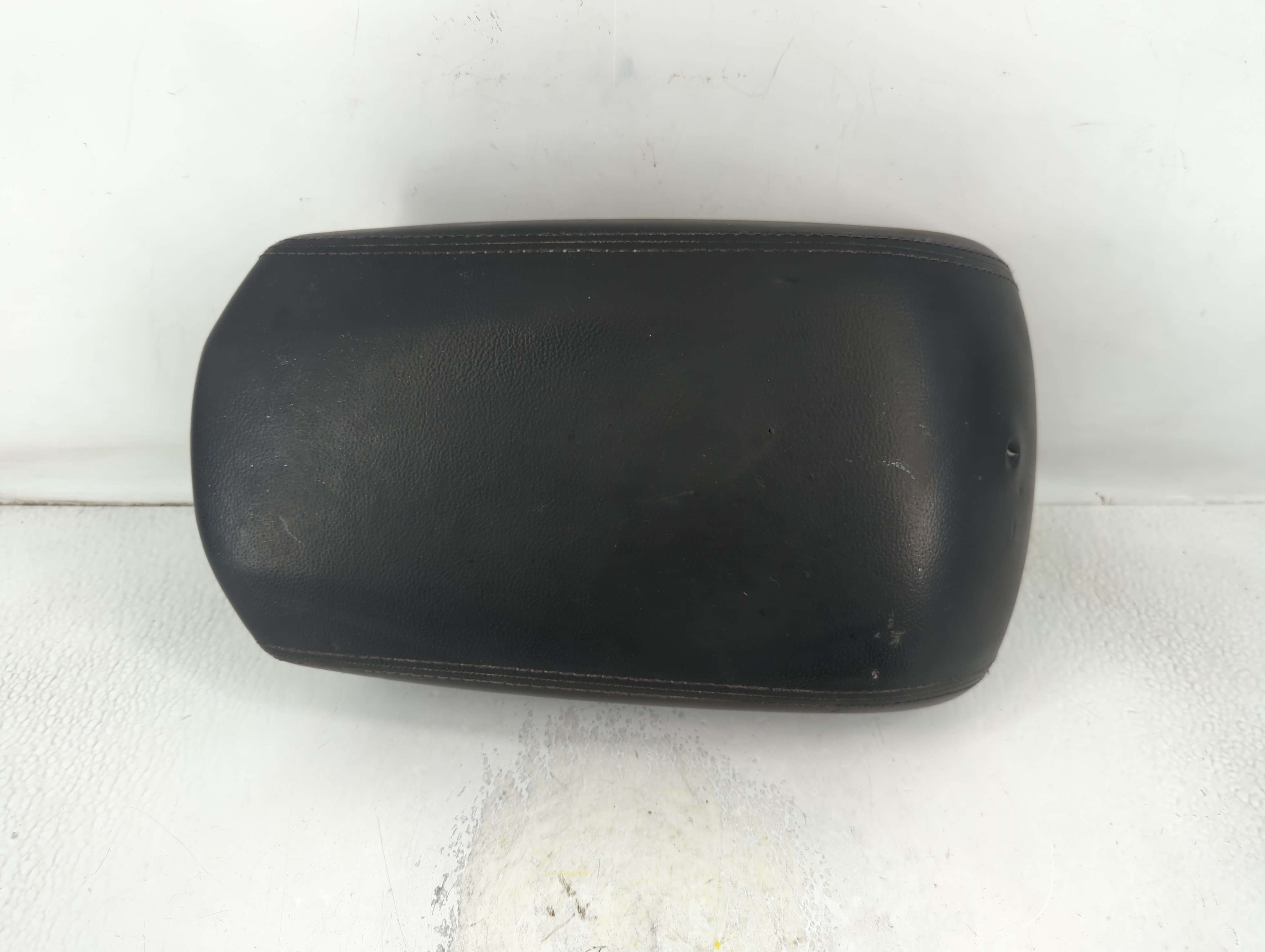 Picture of 2014 Hyundai Santa Fe Center Console Armrest Cover Lid Black 803053