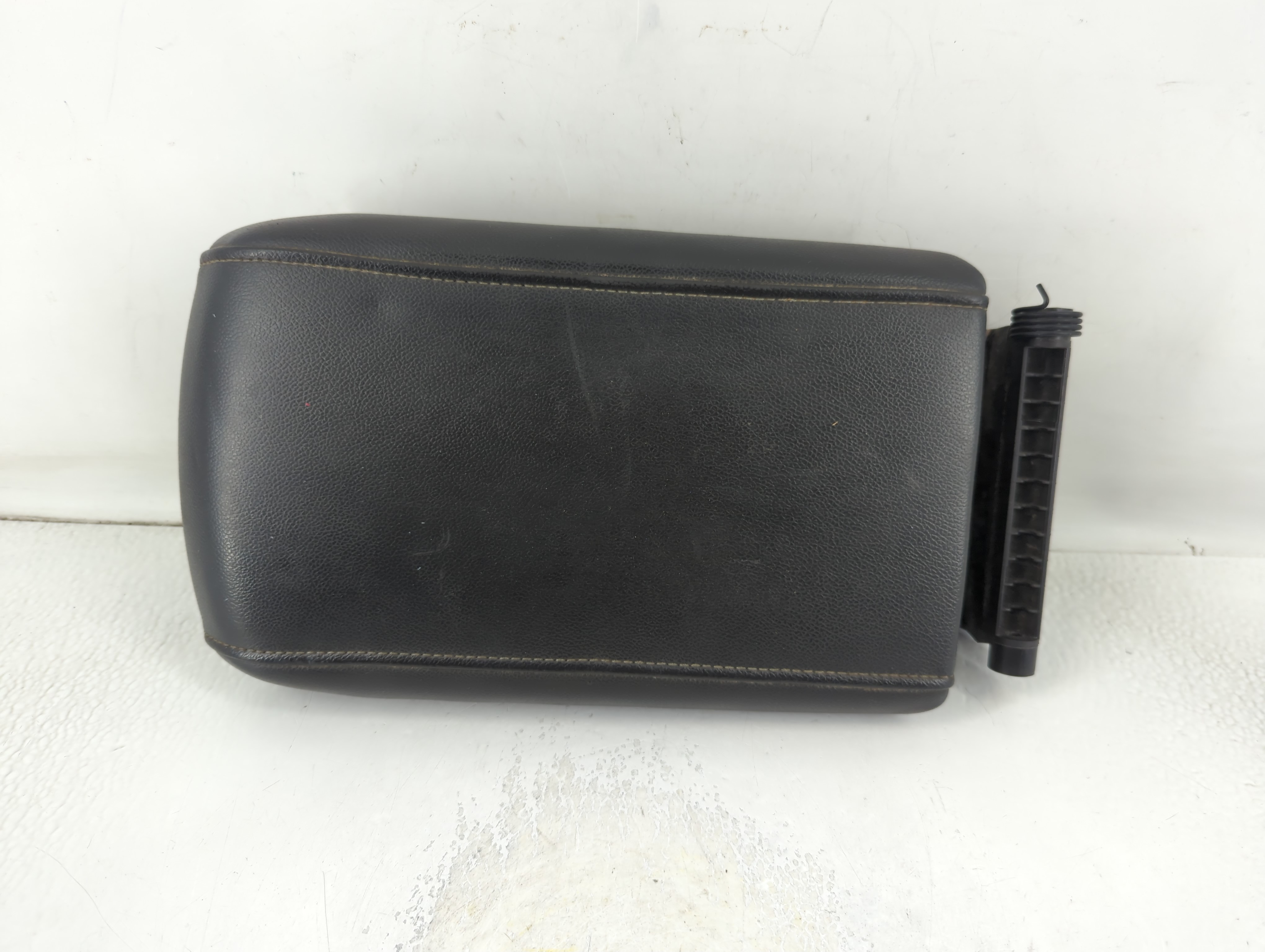 2017 Gmc Acadia Center Console Armrest Cover Lid Black 803059 - Oemusedautoparts1.com