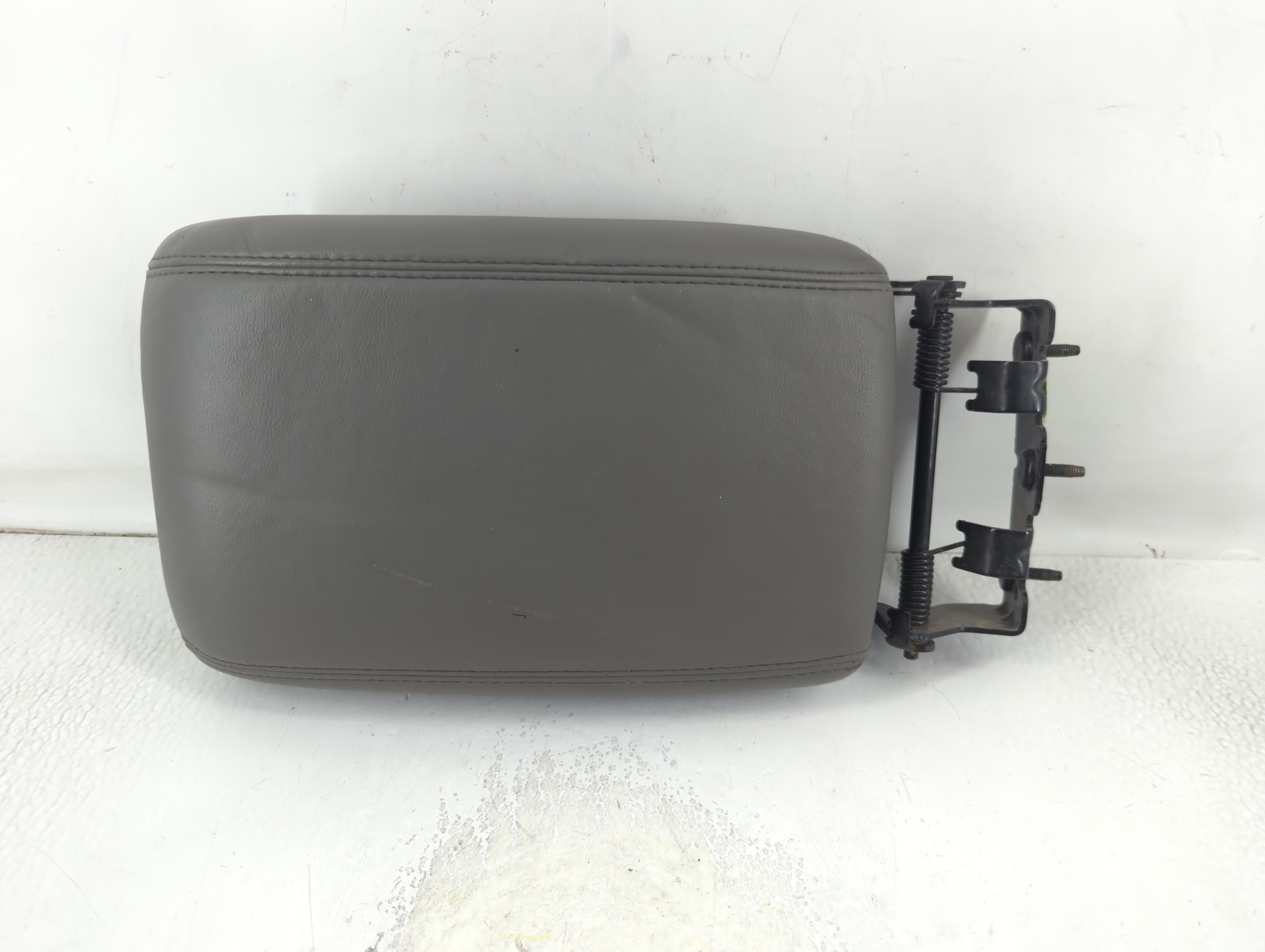 2010-2010 Cadillac Srx Center Console Armrest Cover Lid Dark Grey 803075 - Oemusedautoparts1.com