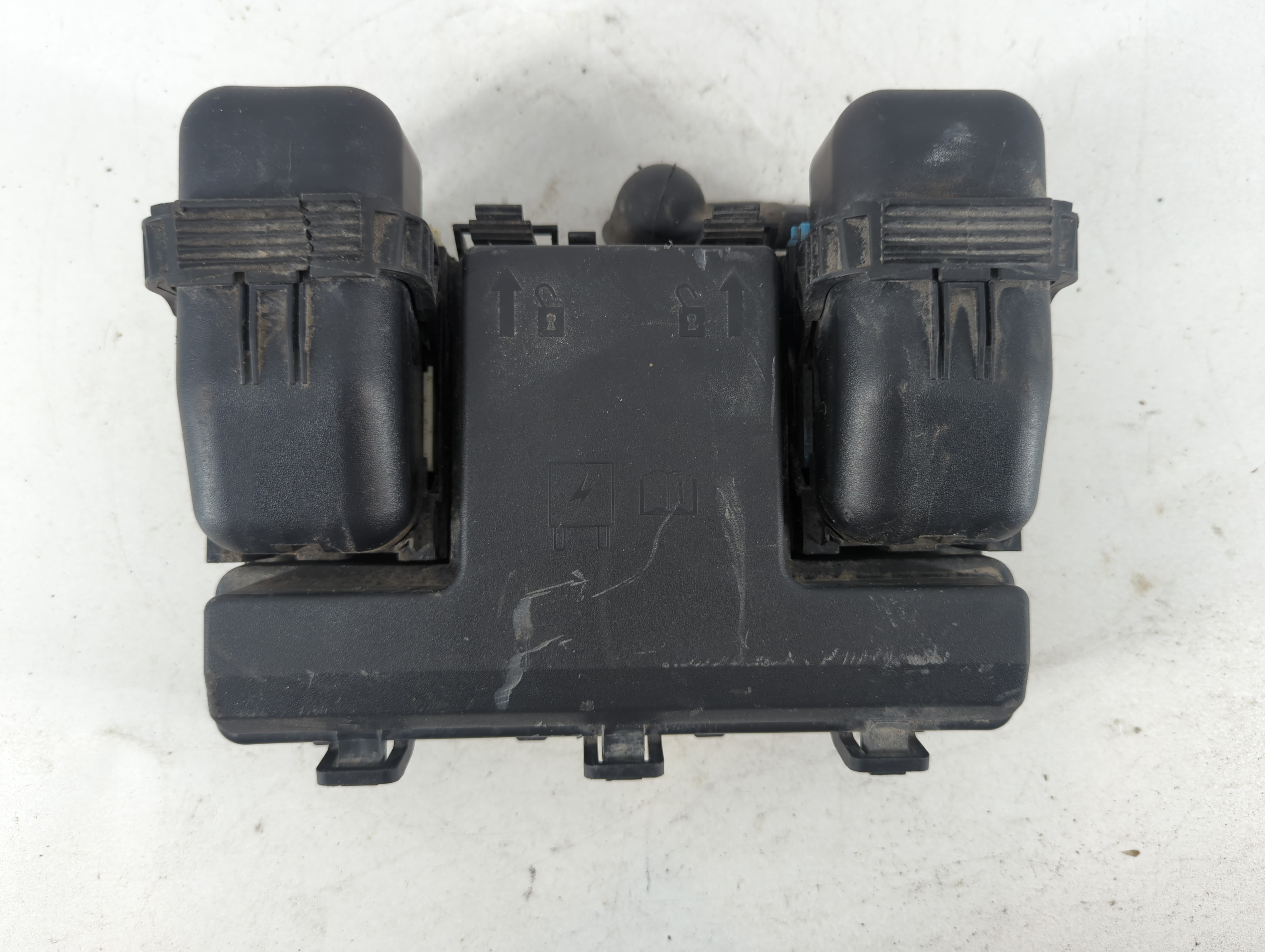 2015-2016 Ford Fusion Fusebox Fuse Box Relay Module Dg9t14a075aa 803091 - Oemusedautoparts1.com