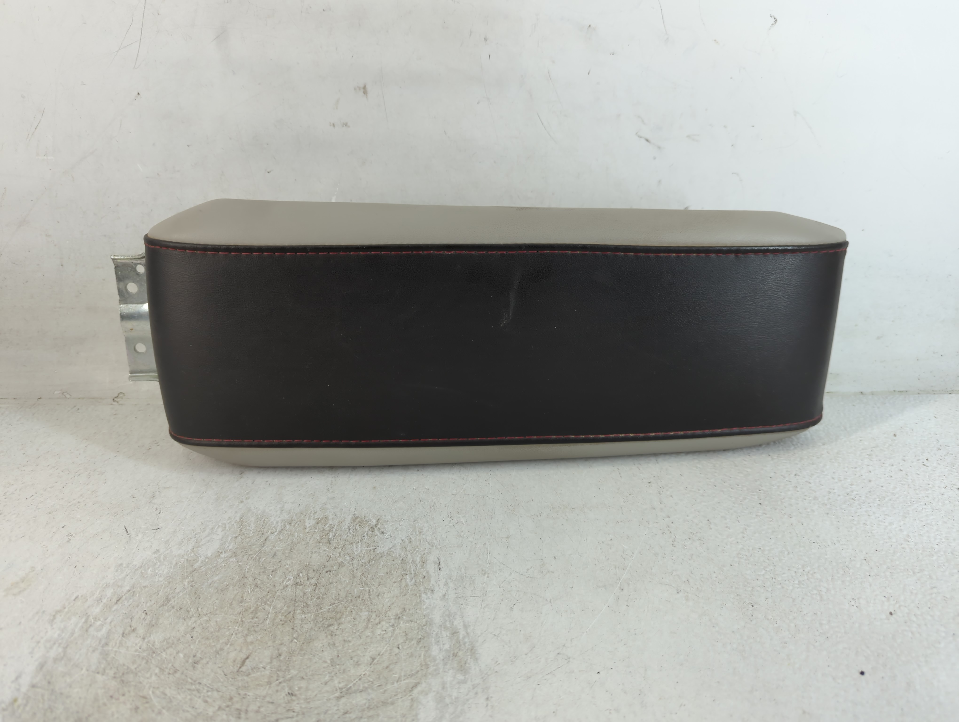 2013 Chevrolet Equinox Center Console Armrest Cover Lid Black 803097 - Oemusedautoparts1.com