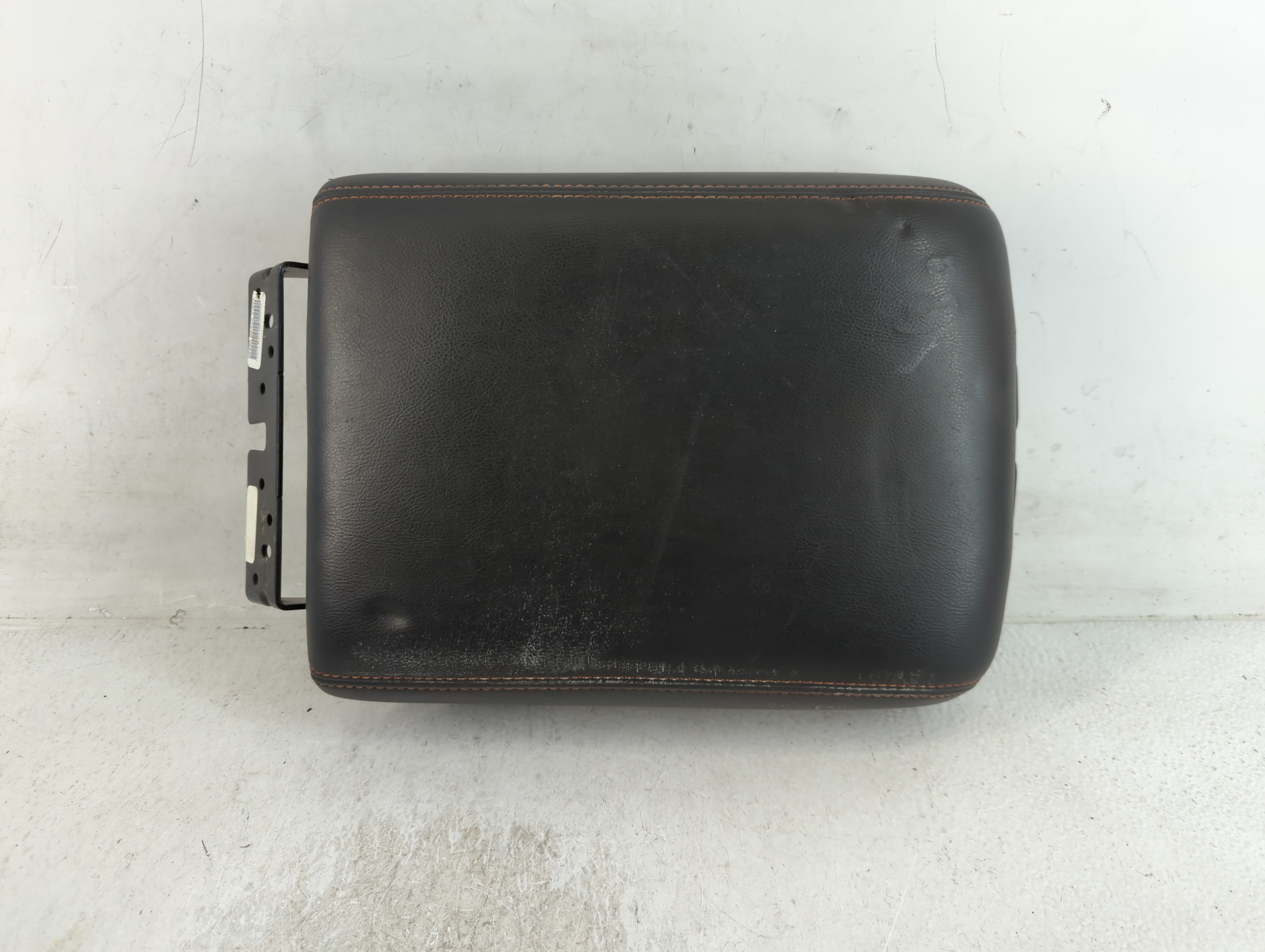2020 Nissan Pathfinder Center Console Armrest Cover Lid Black 803100 - Oemusedautoparts1.com