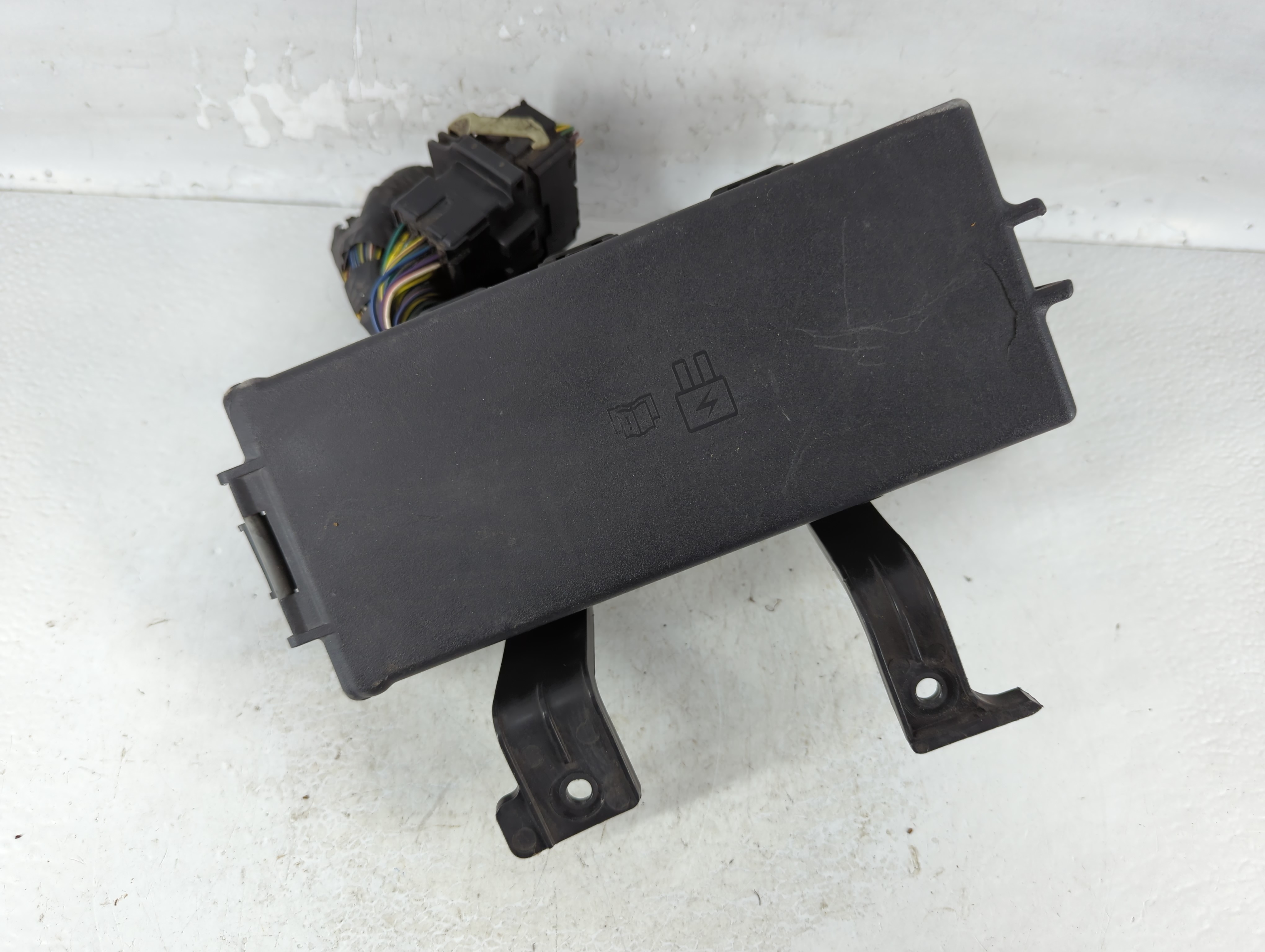 2010-2012 Ford Fusion Fusebox Fuse Box Relay Module Ae5t-14290-f 803121 - Oemusedautoparts1.com