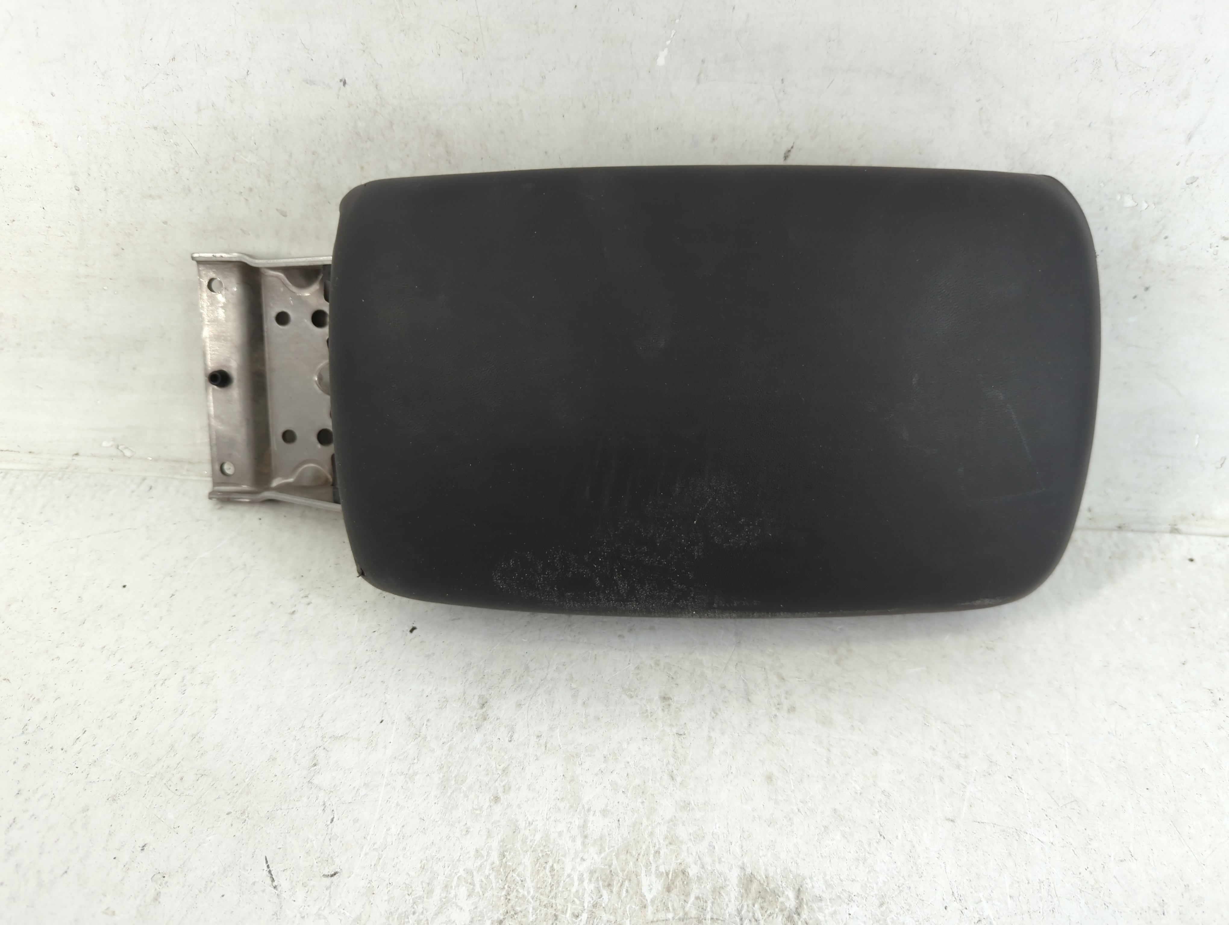 2023 Hyundai Venue Center Console Armrest Cover Lid Black 803129 - Oemusedautoparts1.com