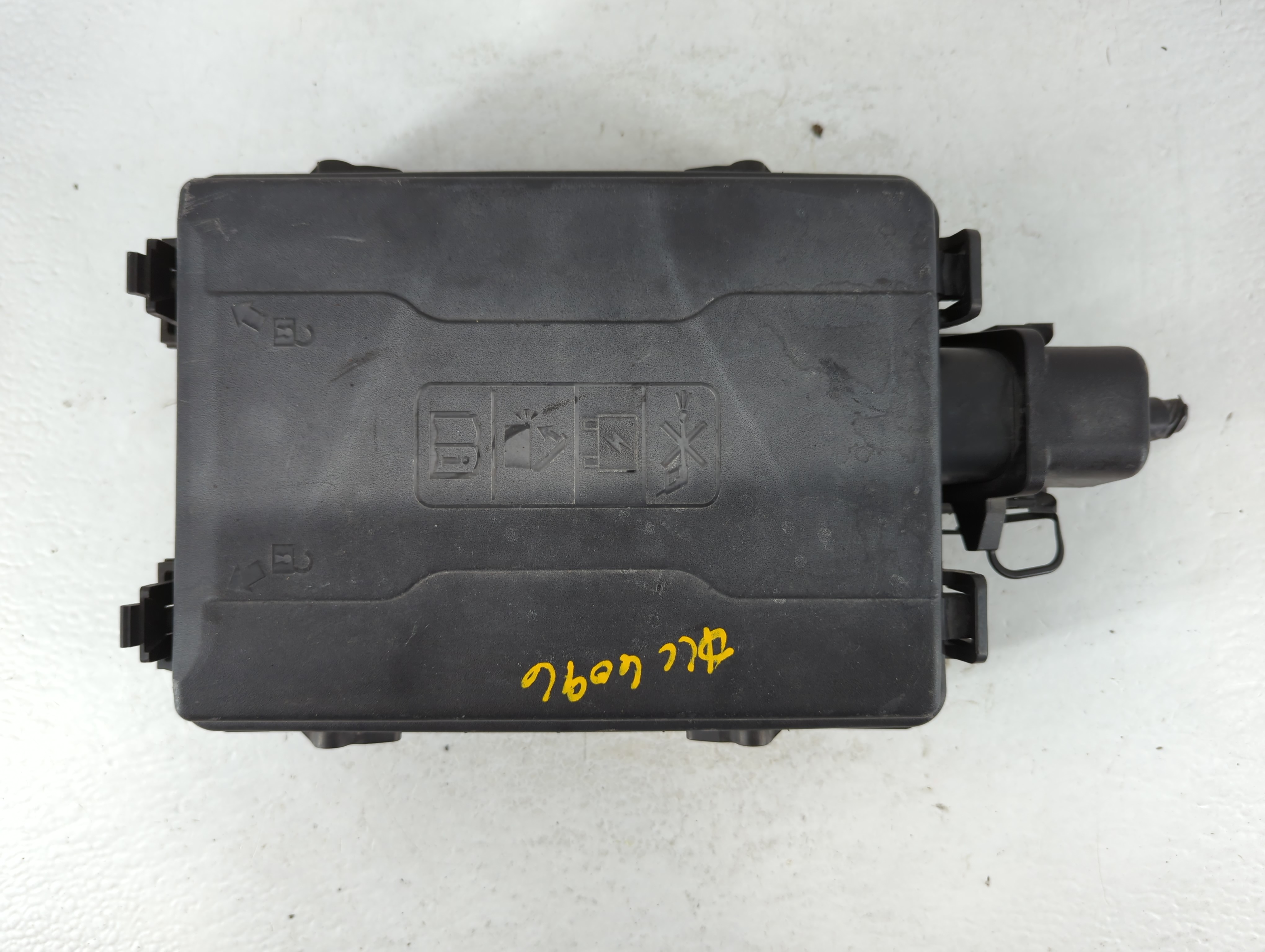2016-2016 Gmc Sierra 1500 Fusebox Fuse Box Relay Module 23285566-01 803162 - Oemusedautoparts1.com