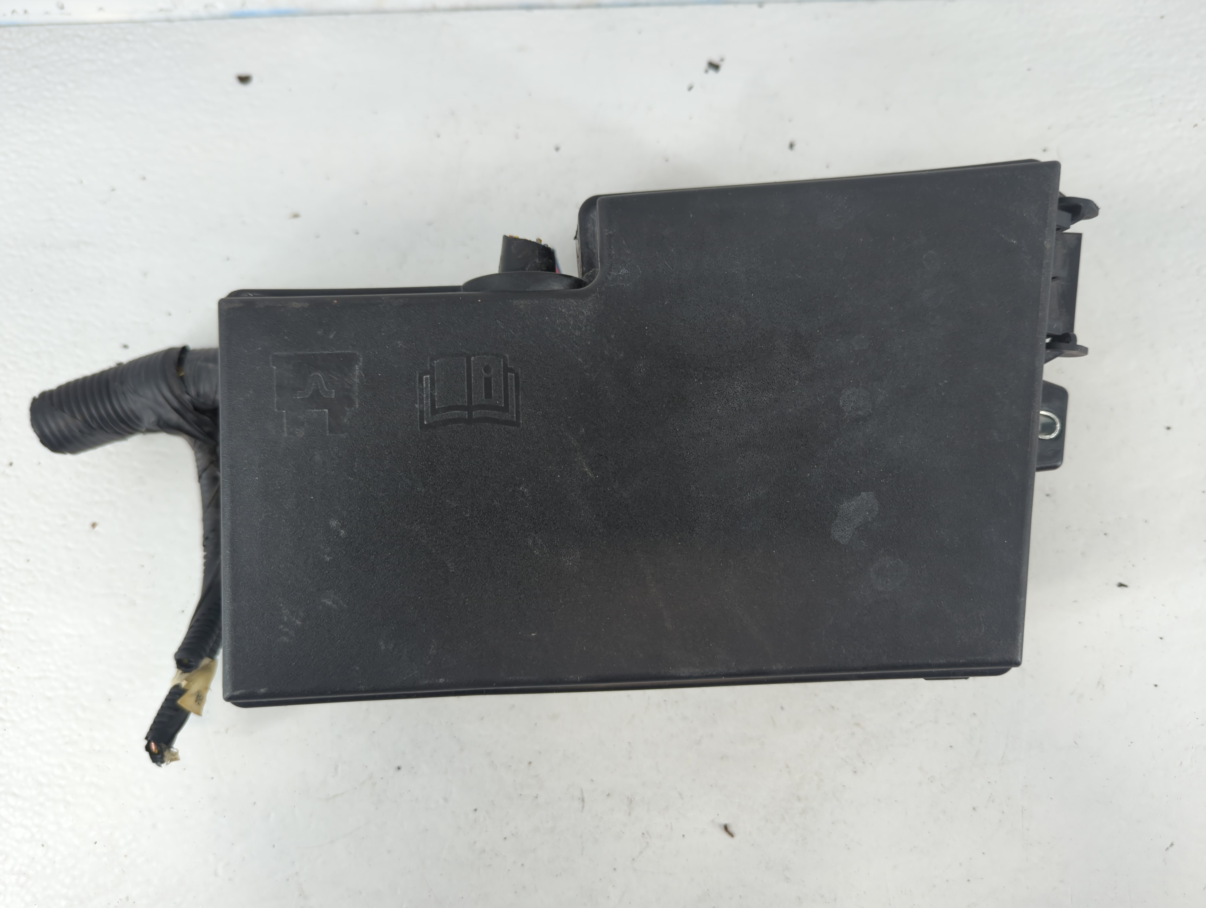 2018-2018 Ford Escape Fusebox Fuse Box Relay Module Av6t-14a067-ad 803227 - Oemusedautoparts1.com