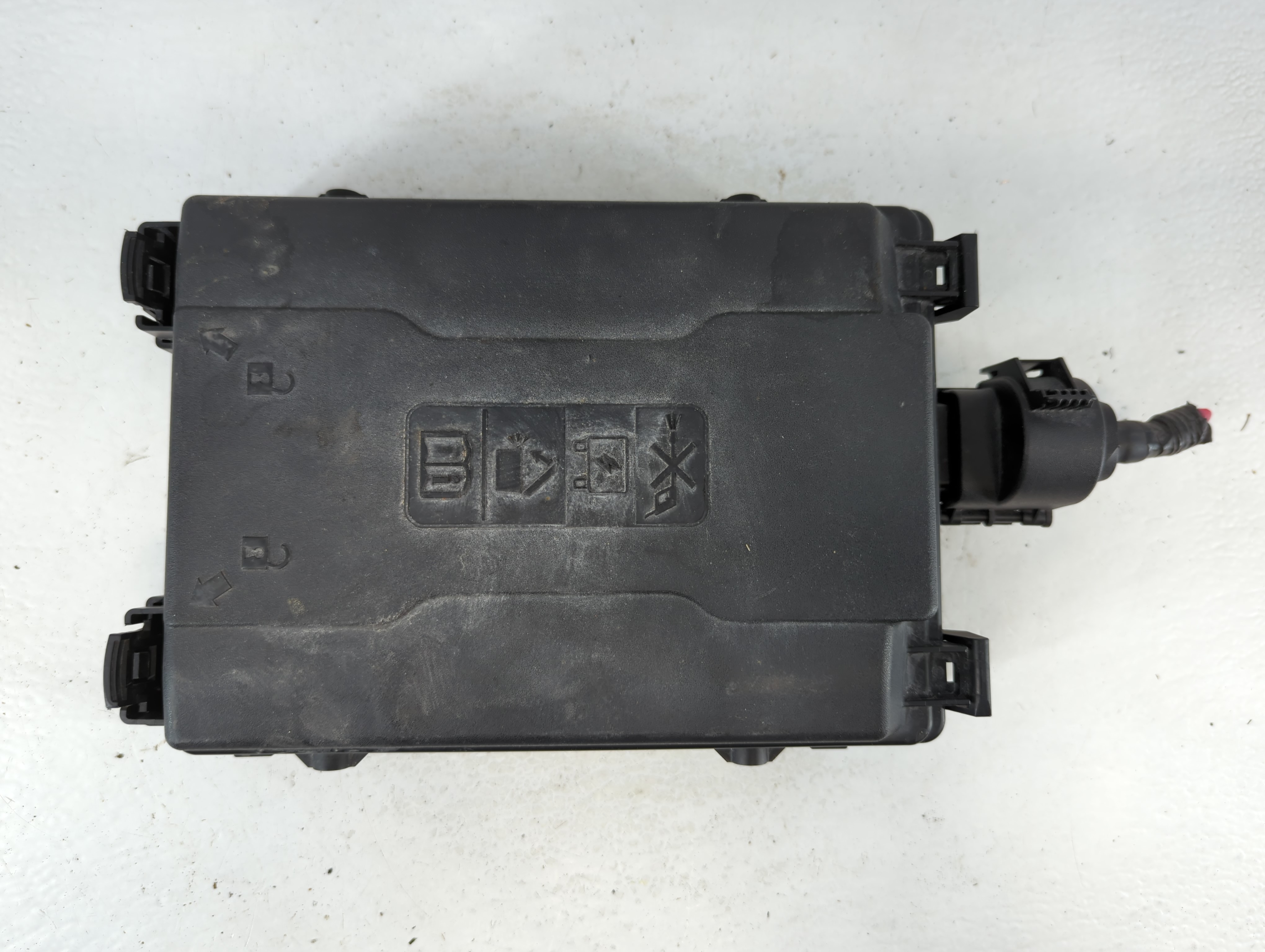 Picture of Chevrolet Suburban 1500 Fusebox Fuse Box Relay Module 84114437 803376