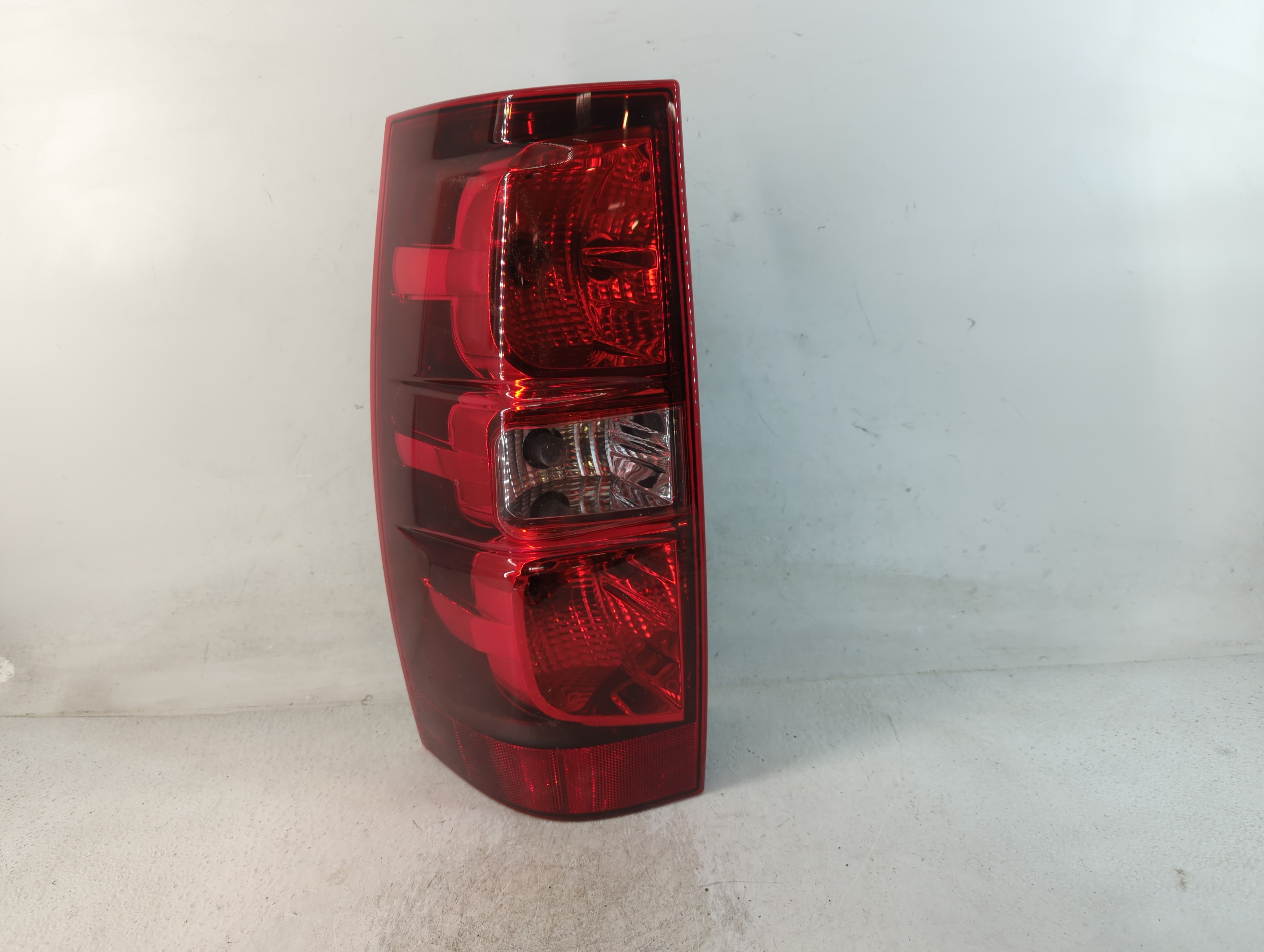 2007 Chevrolet Suburban 1500 Driver Left Side Tail Light Taillight Oem 803381 - Oemusedautoparts1.com