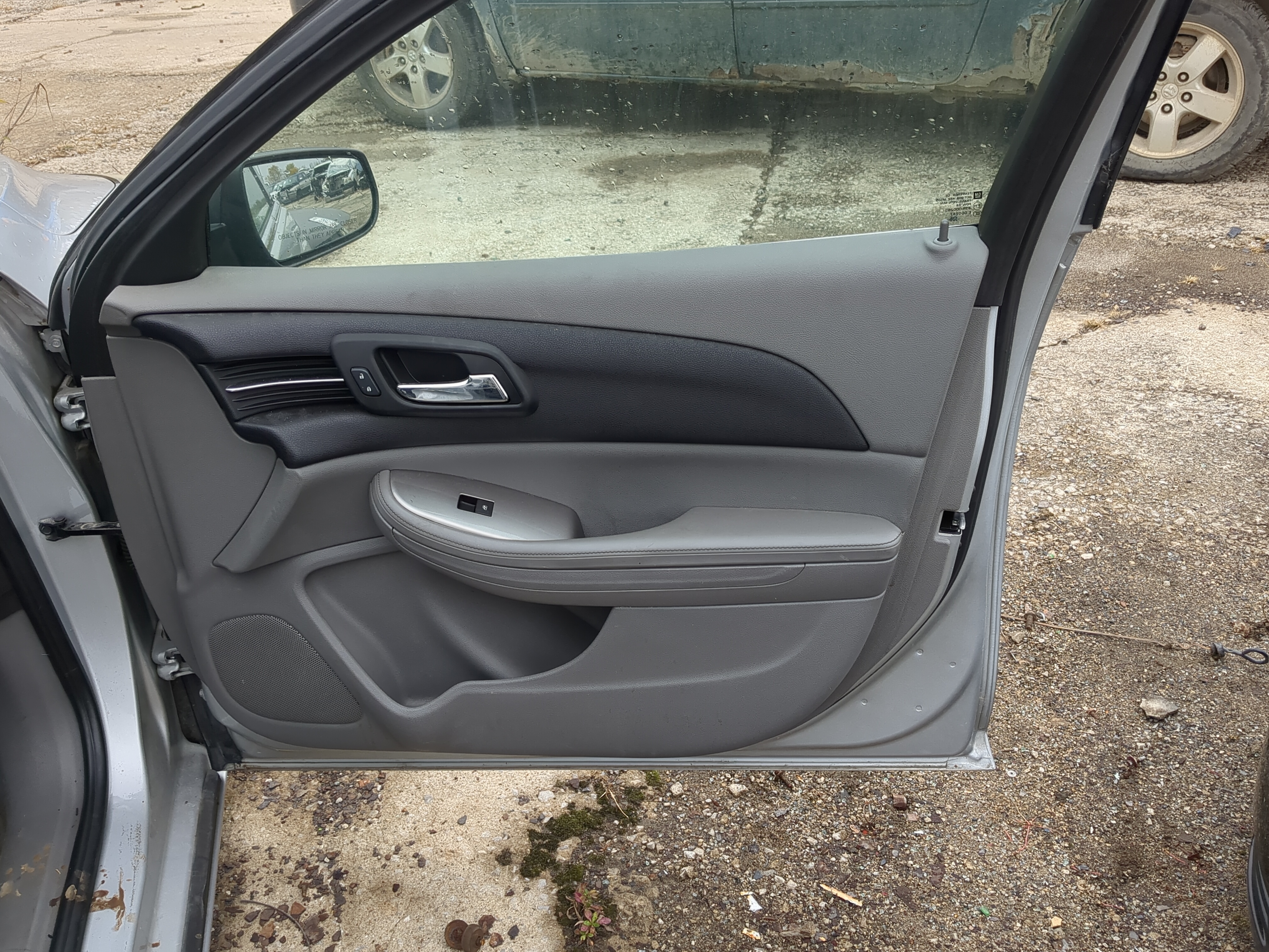 2016 Chevrolet Malibu Front Right Passenger Interior Door Panel Trim 803649 - Oemusedautoparts1.com