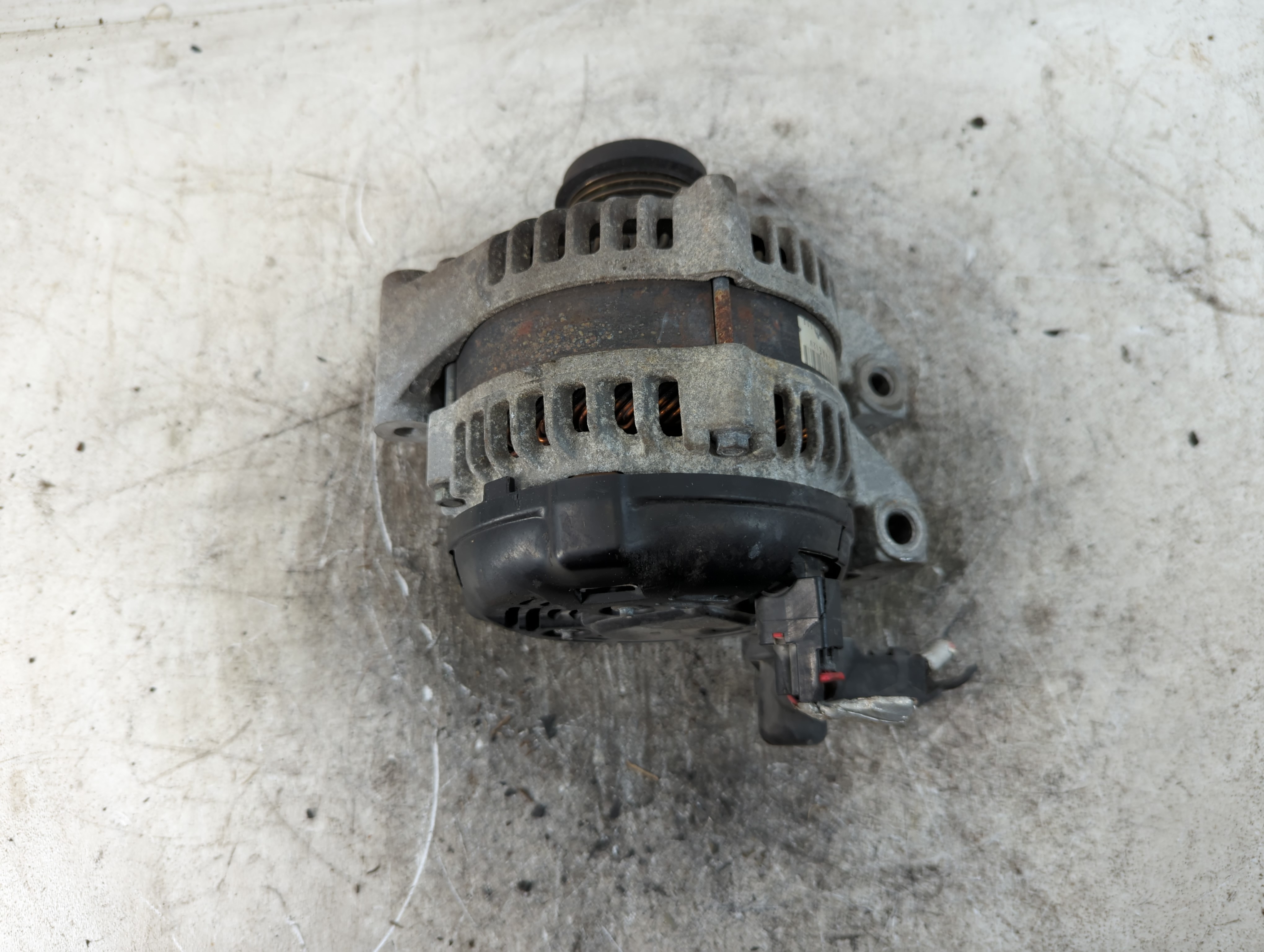 2011 Chrysler Town & Country Alternator Generator Charging Assembly Engine Oem 803913 - Oemusedautoparts1.com