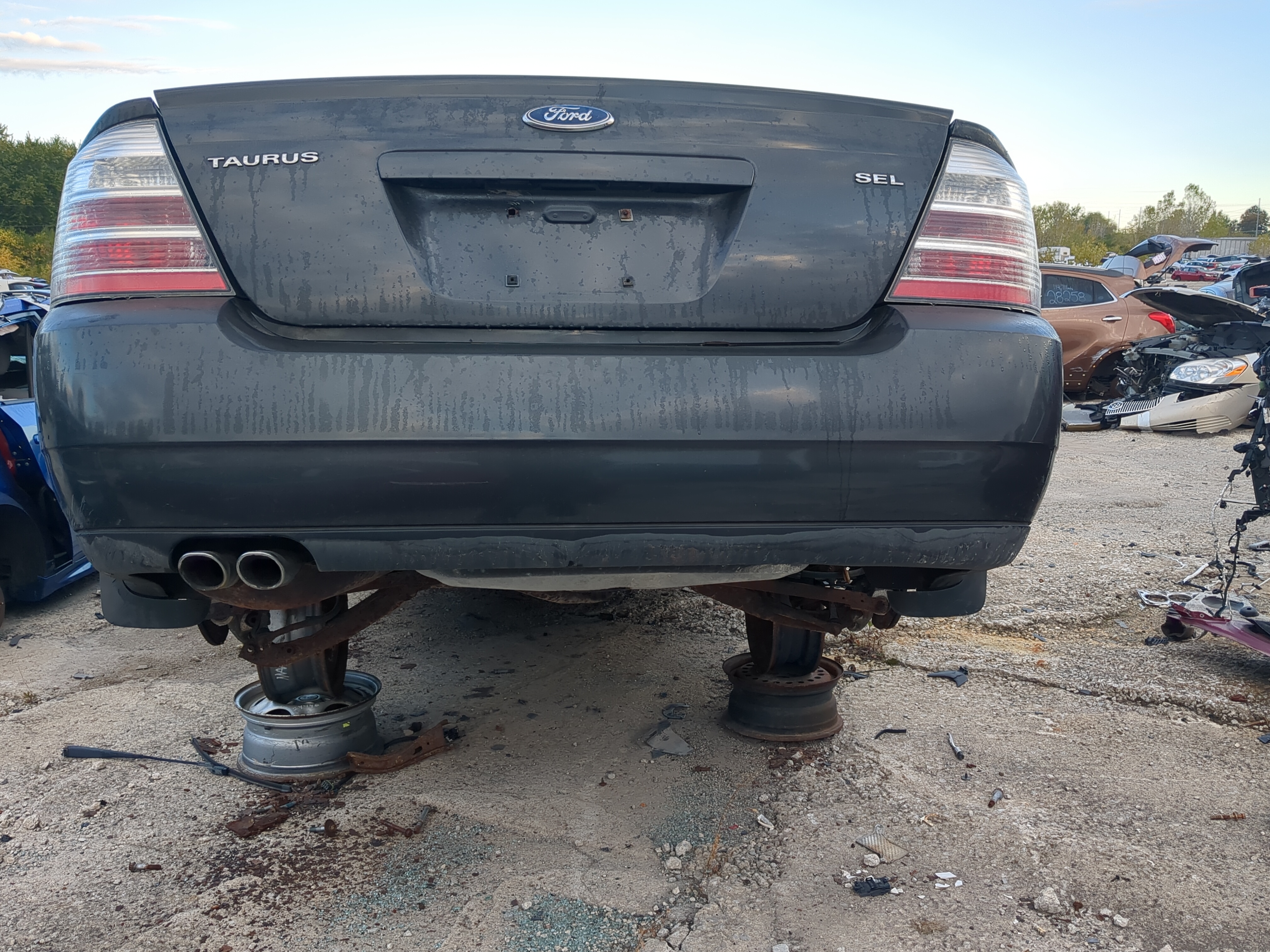 2008-2009 Ford Taurus Rear Bumper Assembly Oem 804019 - Oemusedautoparts1.com