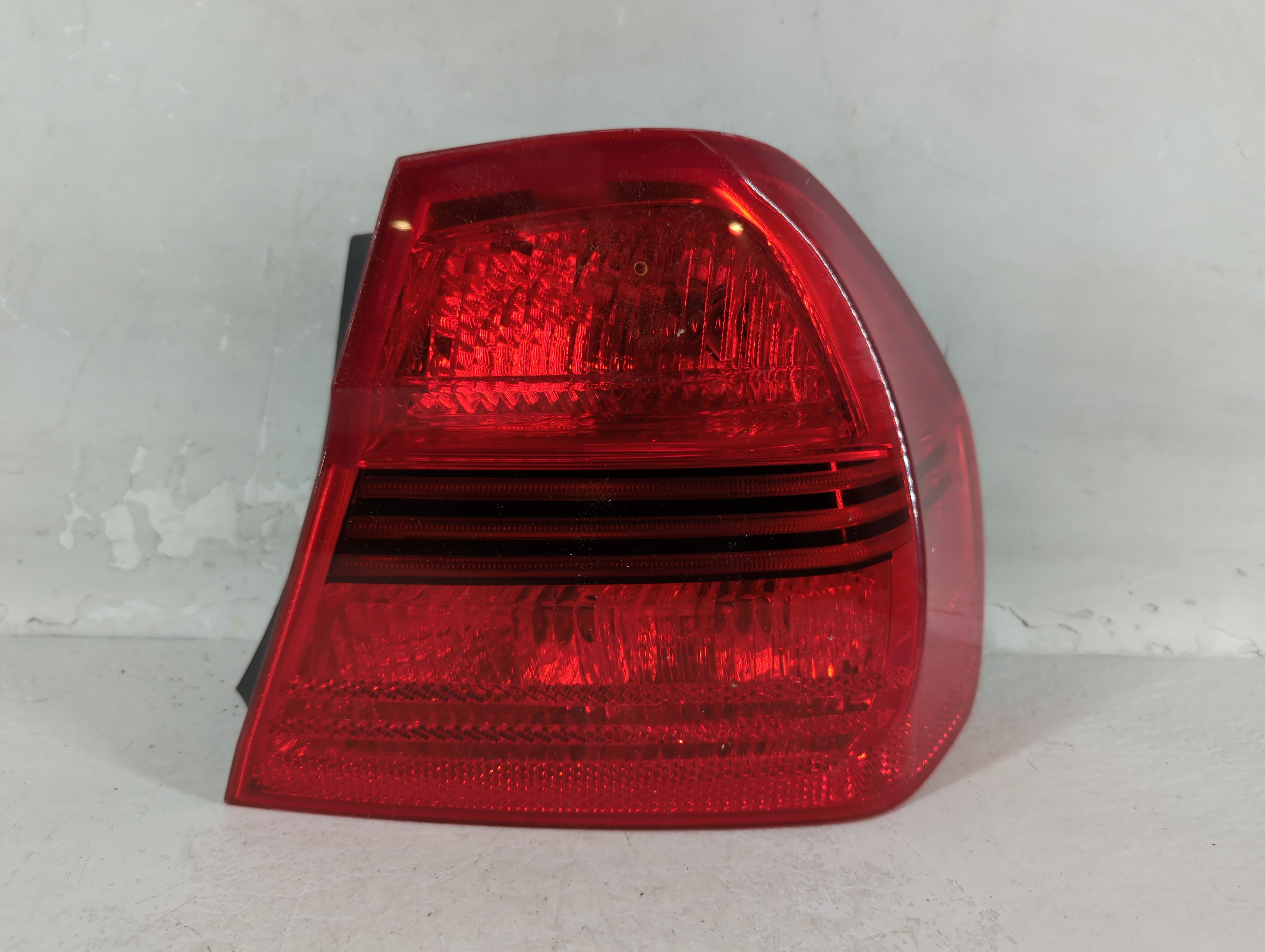 2006-2006 Bmw 325i Passenger Right Side Tail Light Taillight Oem 804272 - Oemusedautoparts1.com