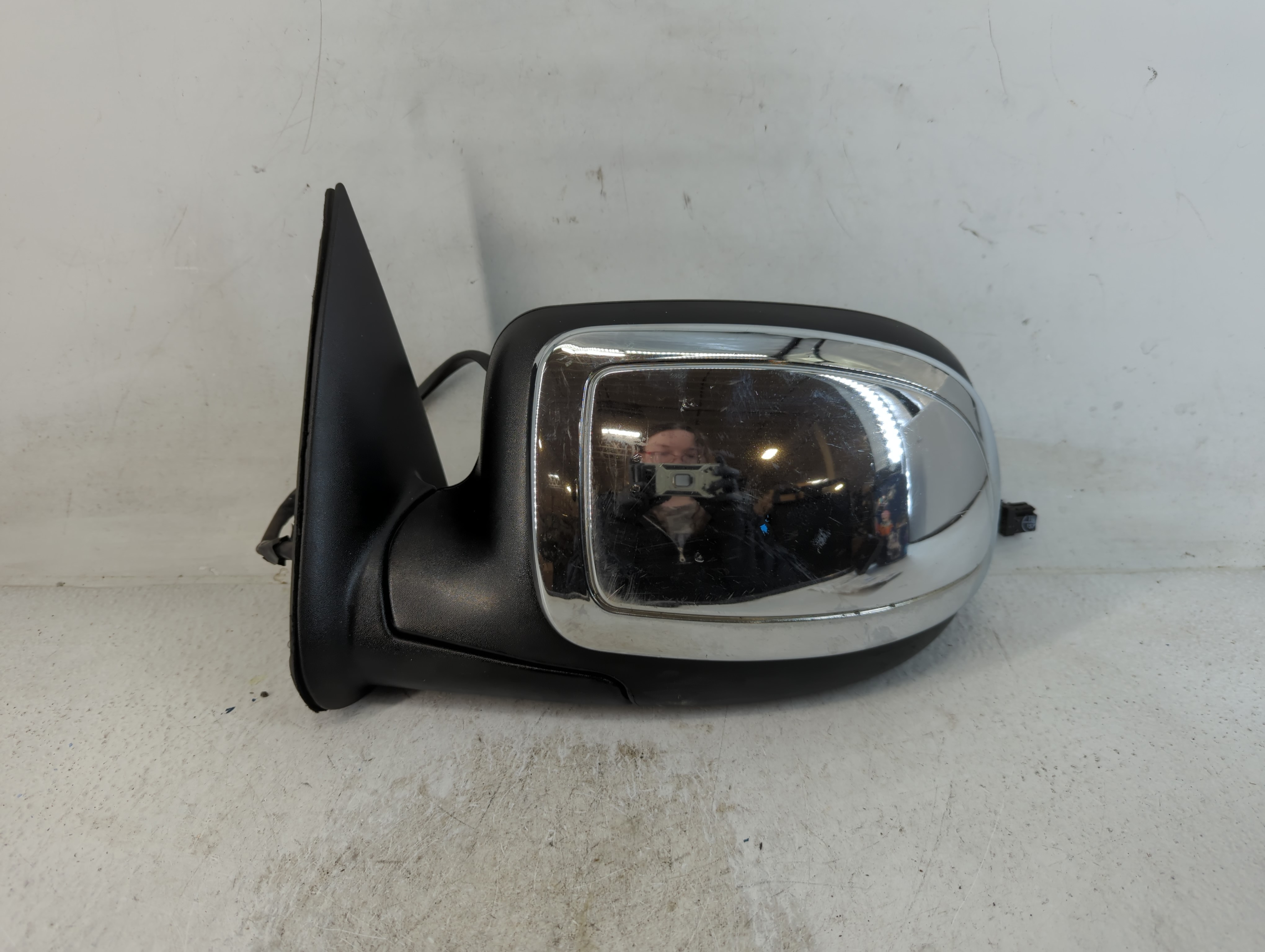 2003-2004 Gmc Sierra 2500 Driver Left Side View Power Door Mirror Chrome 804431 - Oemusedautoparts1.com
