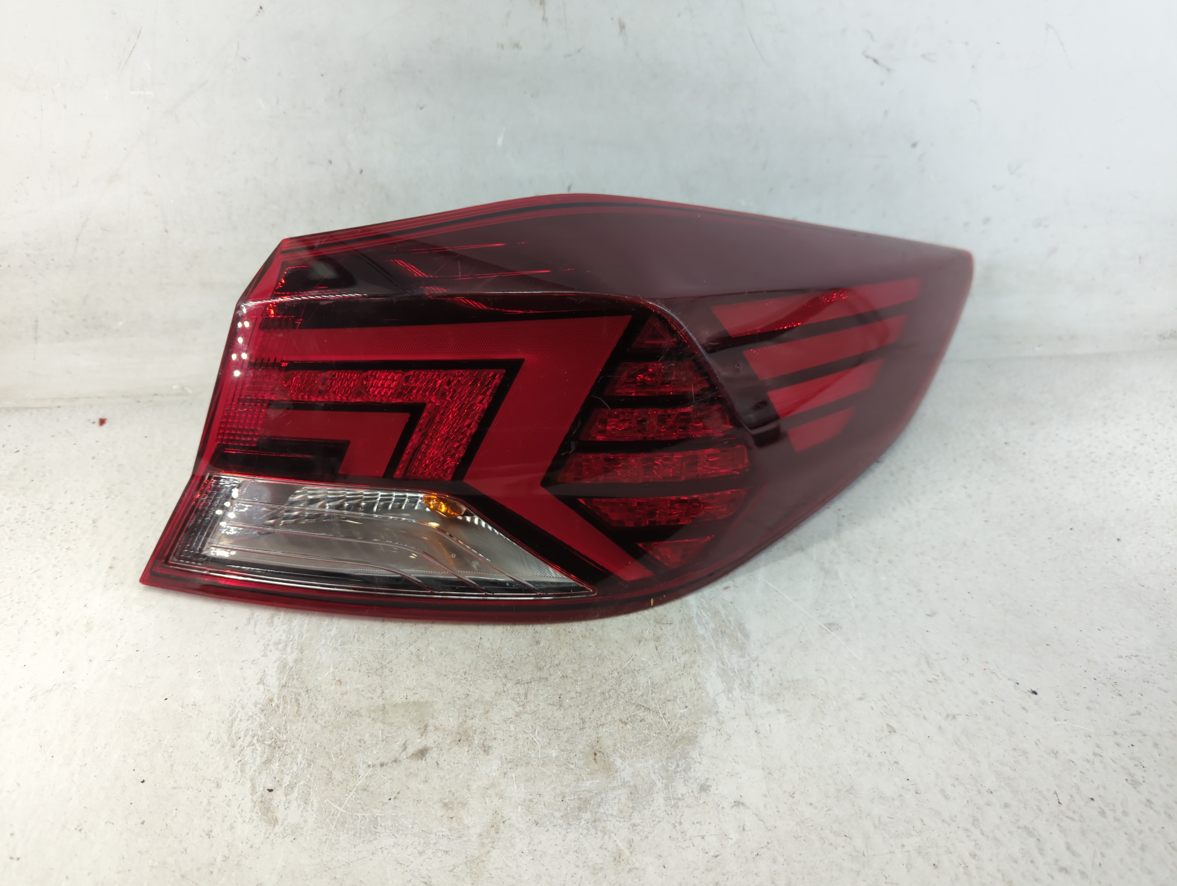 2019-2020 Hyundai Elantra Passenger Right Side Tail Light Taillight Oem 804555 - Oemusedautoparts1.com