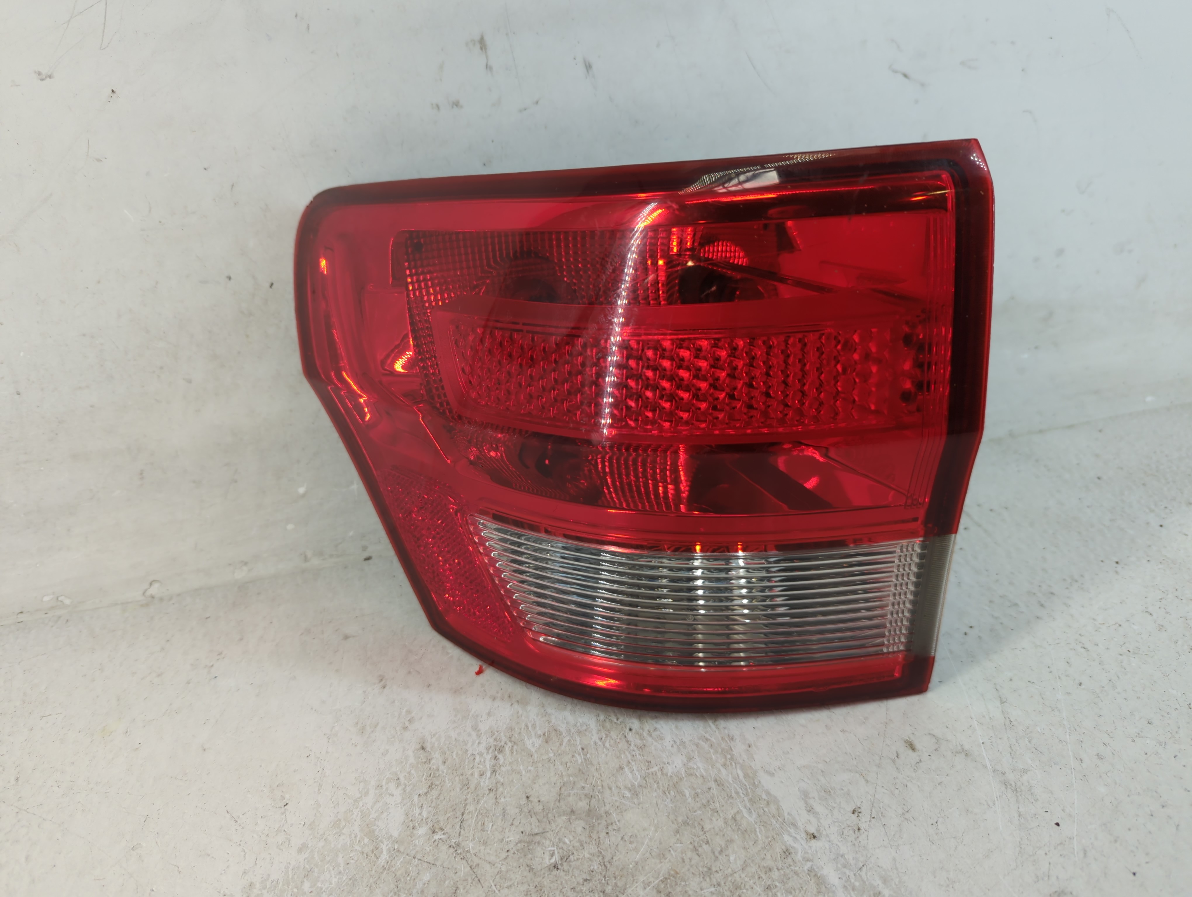 2012 Jeep Grand Cherokee Driver Left Side Tail Light Taillight Oem 804570 - Oemusedautoparts1.com