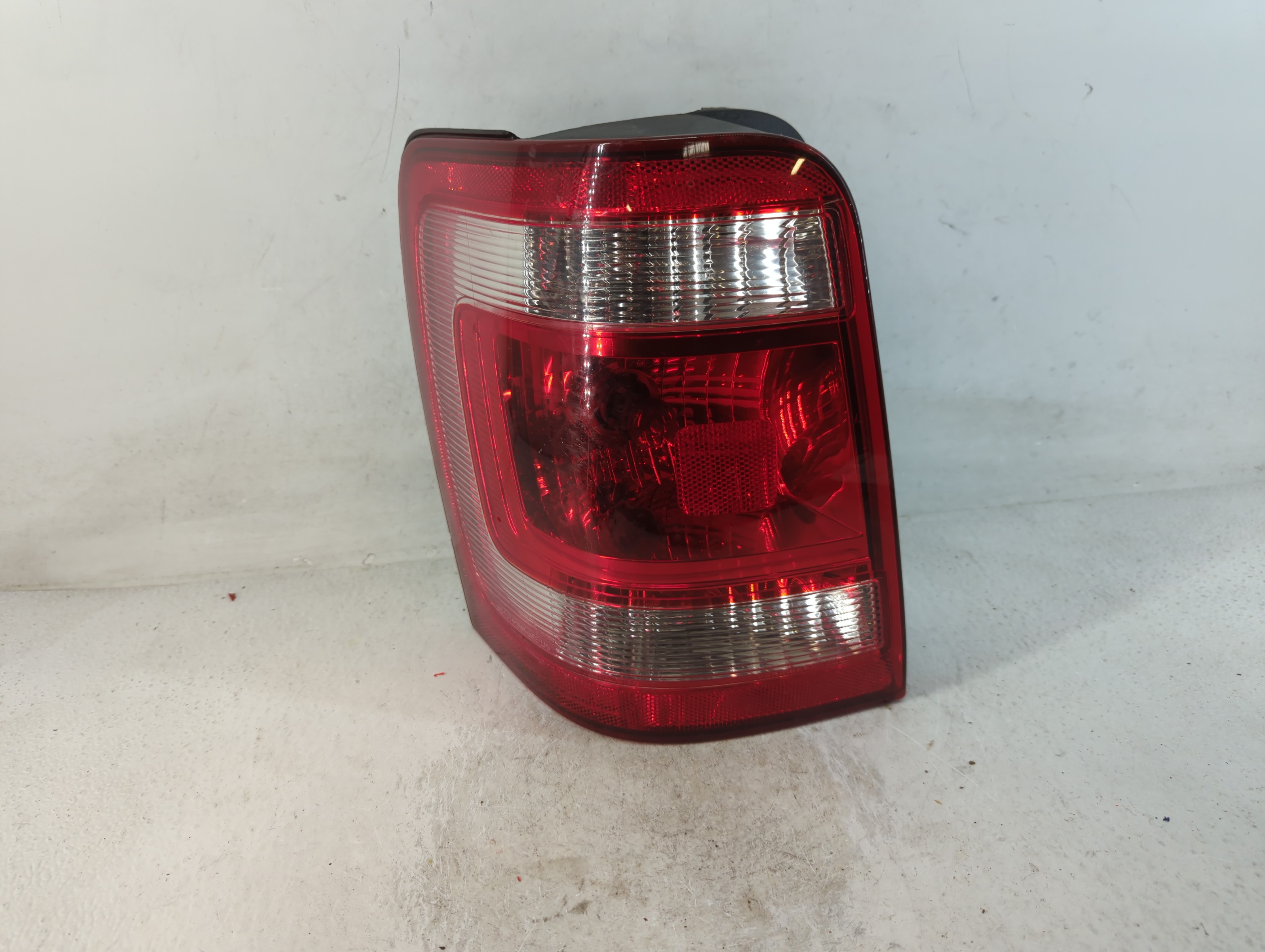 2008-2012 Ford Escape Driver Left Side Tail Light Taillight Oem 804576 - Oemusedautoparts1.com